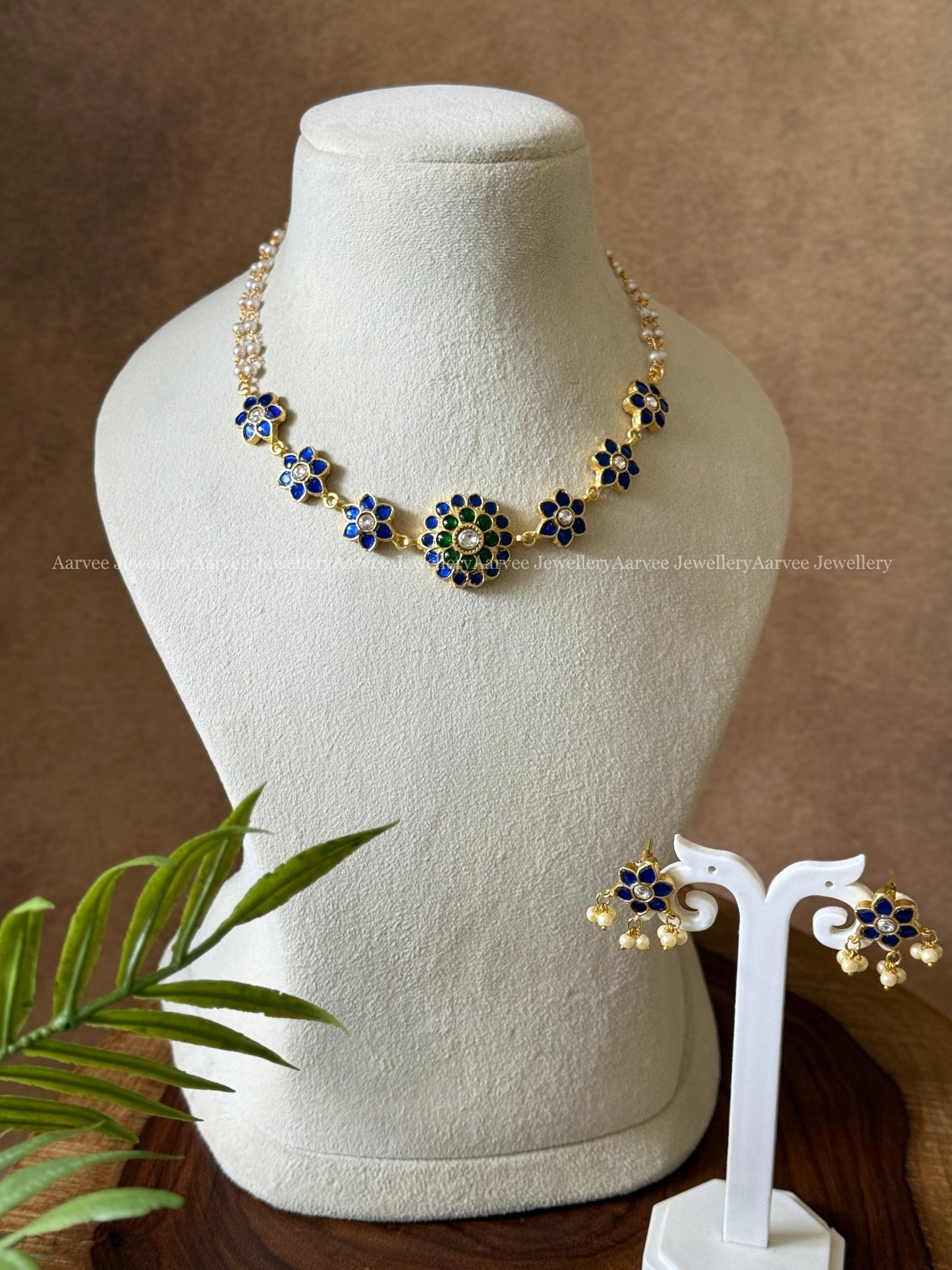 JADAU KUNDAN PEARL LINE NECKLACE SET WITH BLUE & GREEN STONES ROUND PENDANT