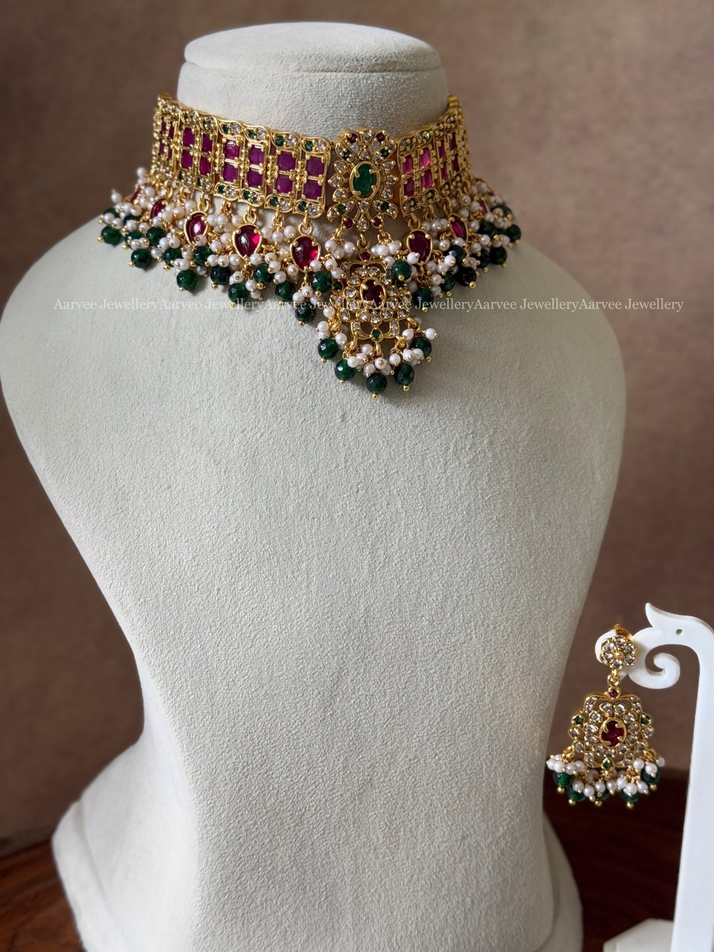 CZ STONES HIGH QUALITY CHOKER SET WITH GREEN BEADS
