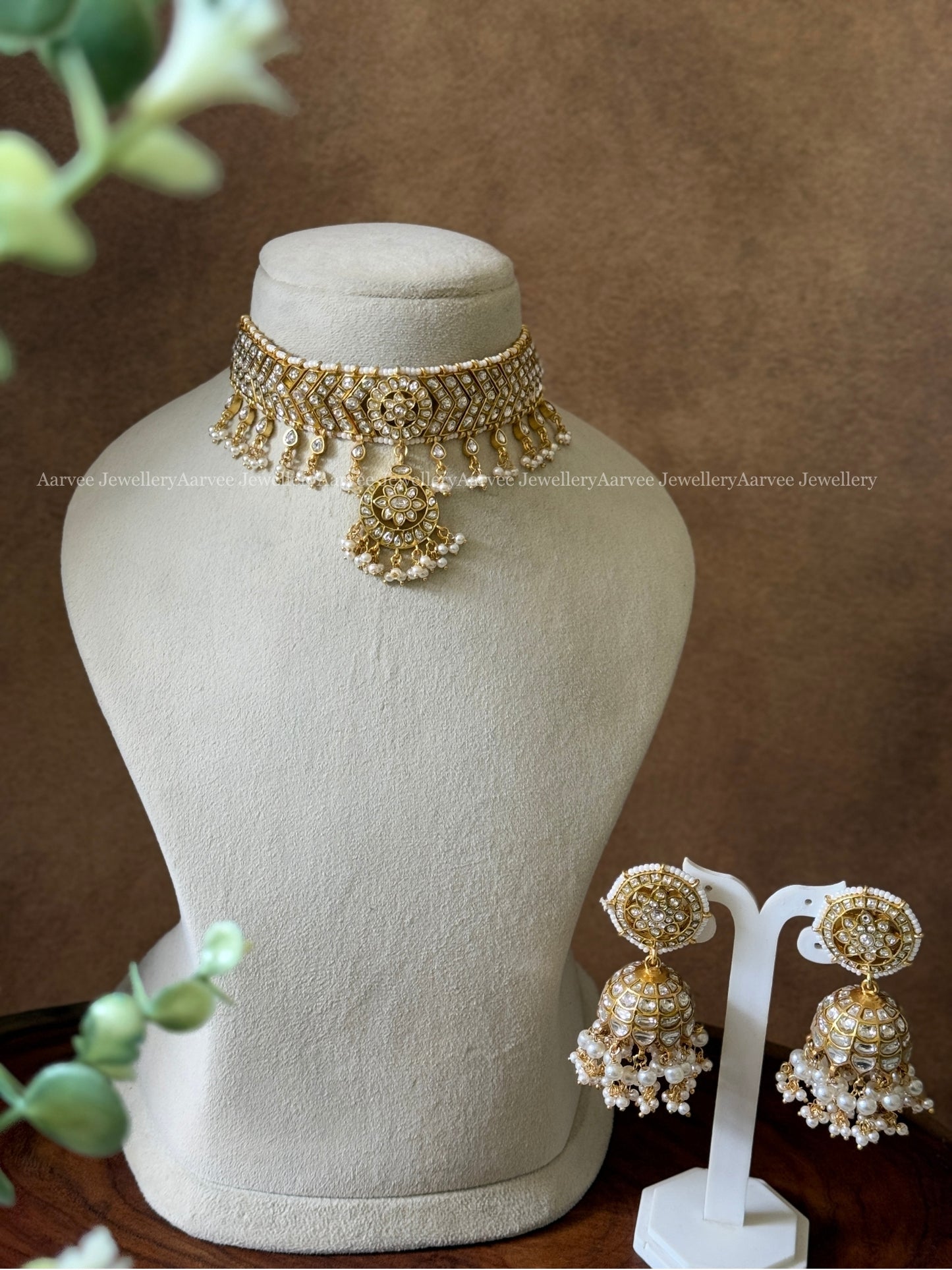 JADAU KUNDAN WHITE STONE CHOKER SET WITH PEARLS