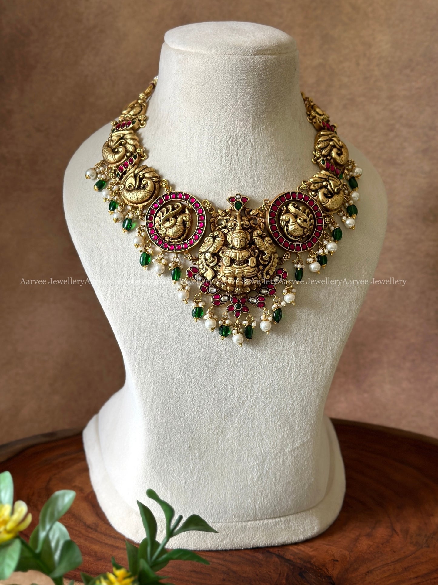 JADAU KUNDAN NAGAS NECKLACE WITH MIX OF PEARL AND GREEN BEADS