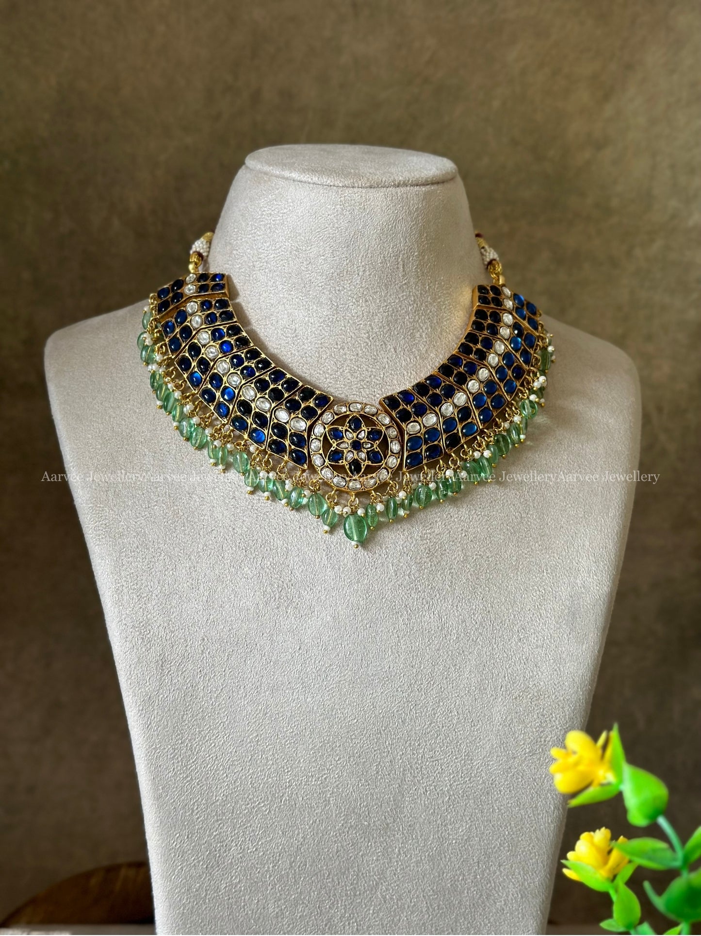 JADAU KUNDAN BLUE STONES BUTTA CHOKER WITH PASTEL BEADS