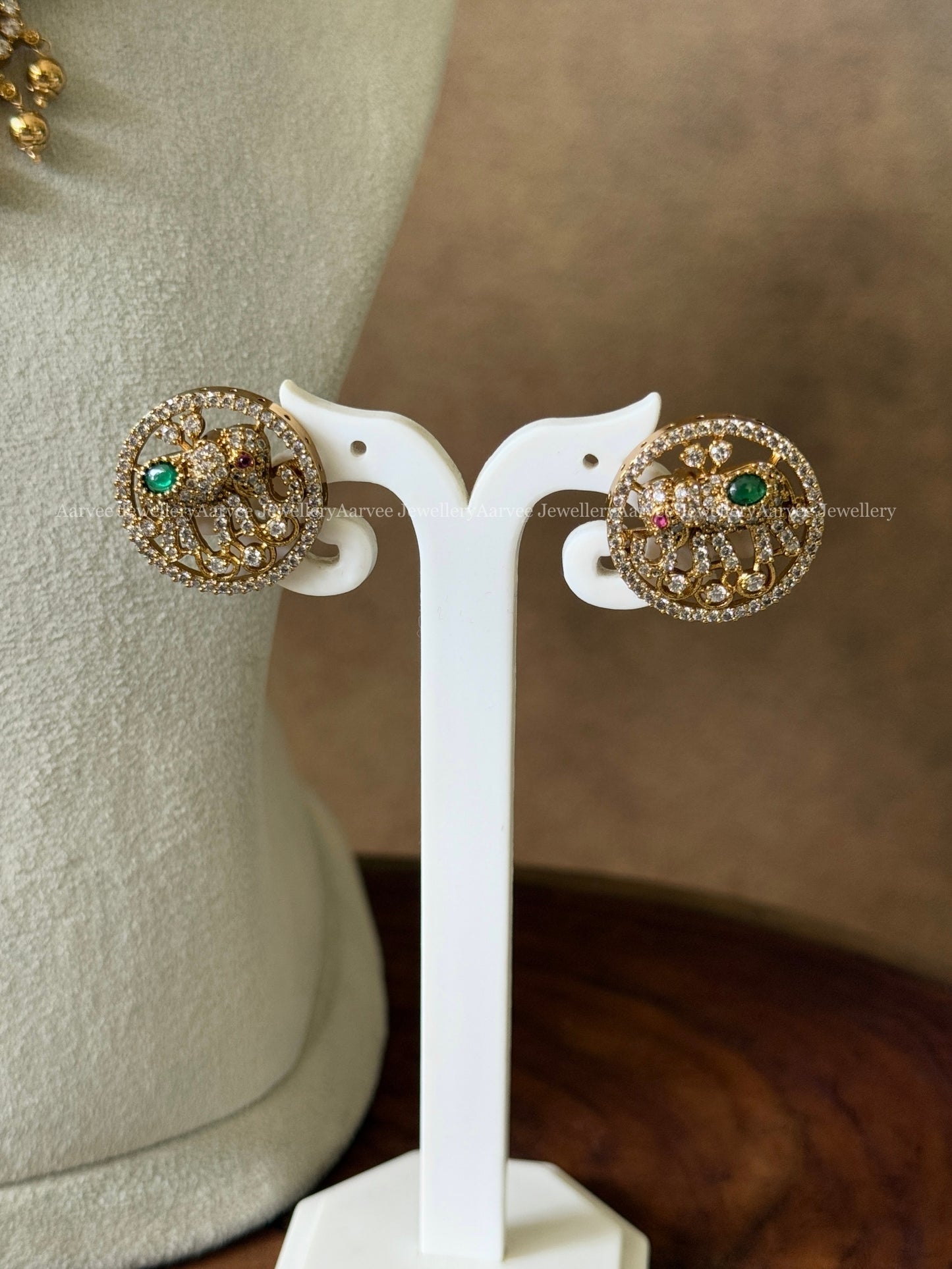 WHITE CZ STONE NECKLACE SET WITH ELEPHANT PENDANT AN GOLD BEADS