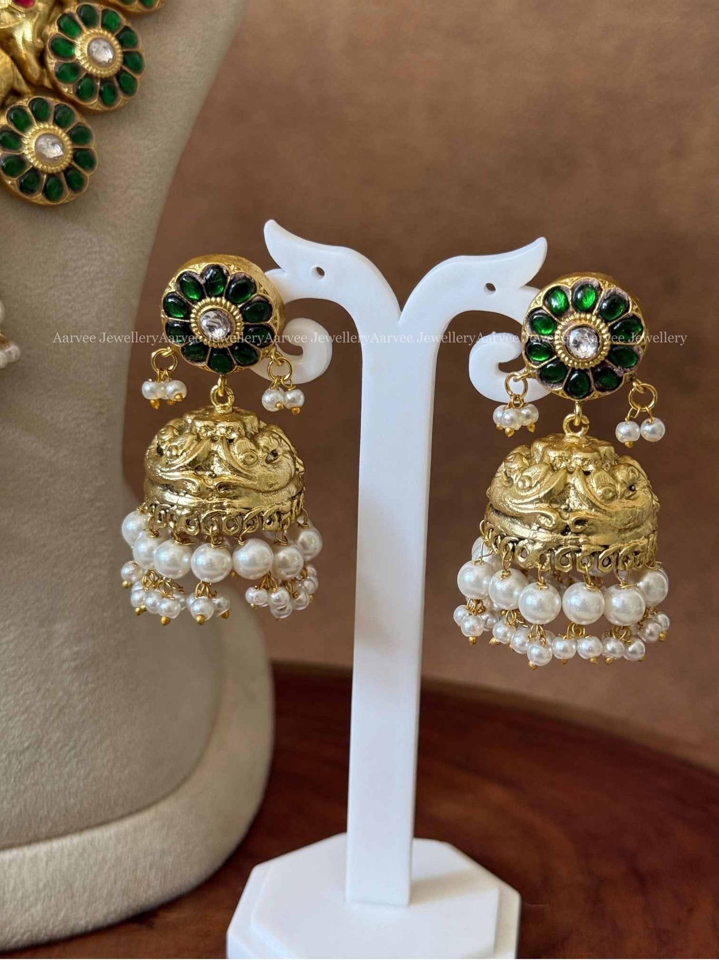 JADAU KUNDAN GREEN STONES BUTTA HARAM SET WITH LOTUS PENDANT