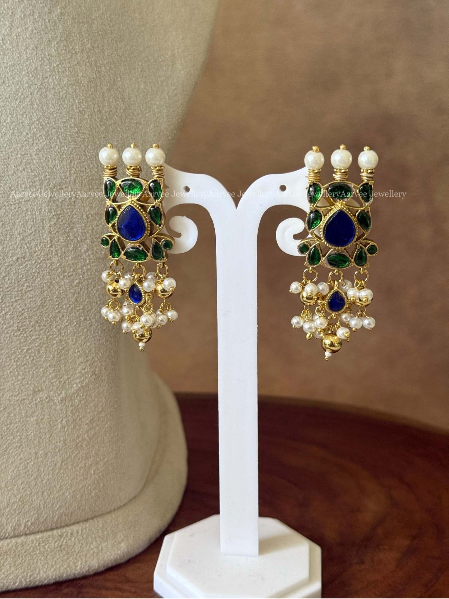 JADAU KUNDAN BLUE / GREEN STONES CHOKER SET WITH GOLD AND PEARL BEADS