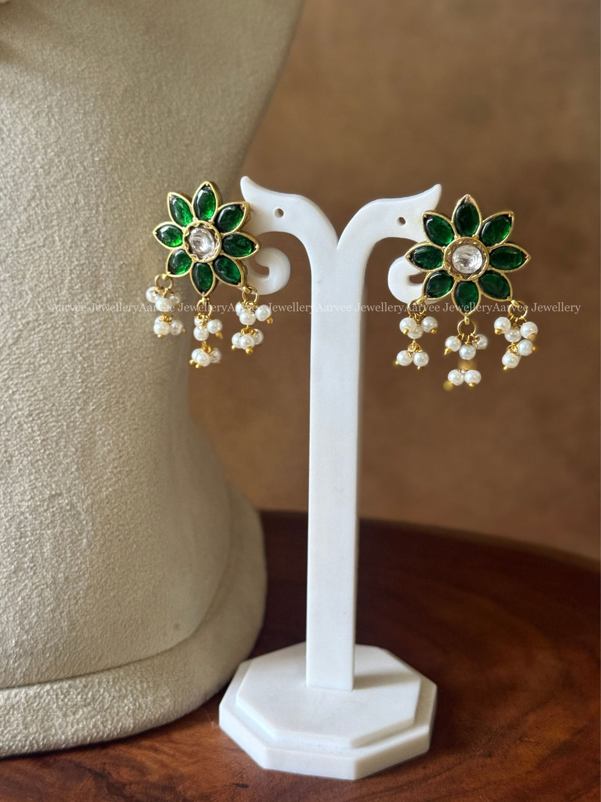 JADAU KUNDAN GOLD TONE KANTI NECKLACE SET WITH GREEN STONE FLORAL PENDANT