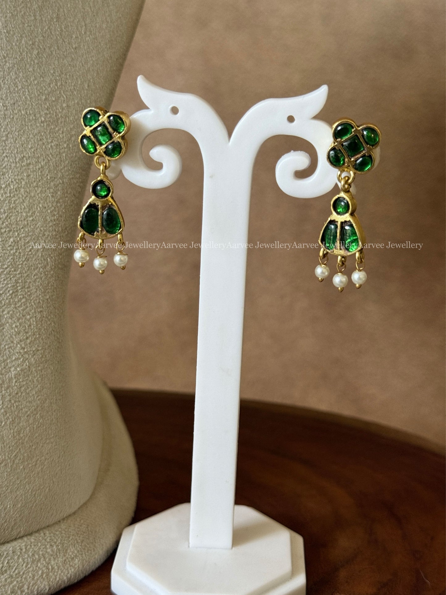 ELEGANT GREEN COLOR JADAU KUNDAN NECKLACE SET