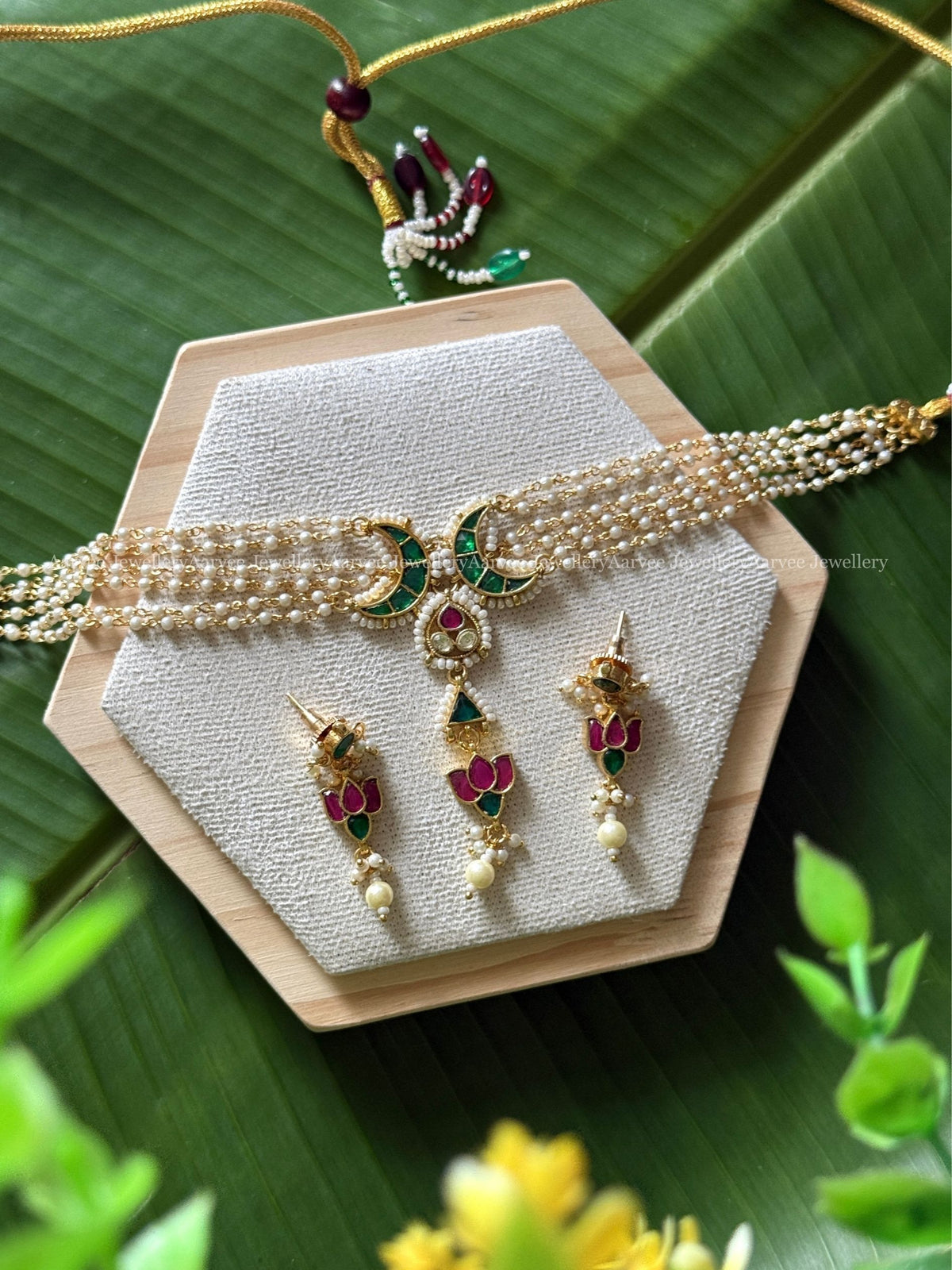 POLKI KUNDAN MULTI COLOR CHAND AND LOTUS DESIGN PEARL CHOKER SET