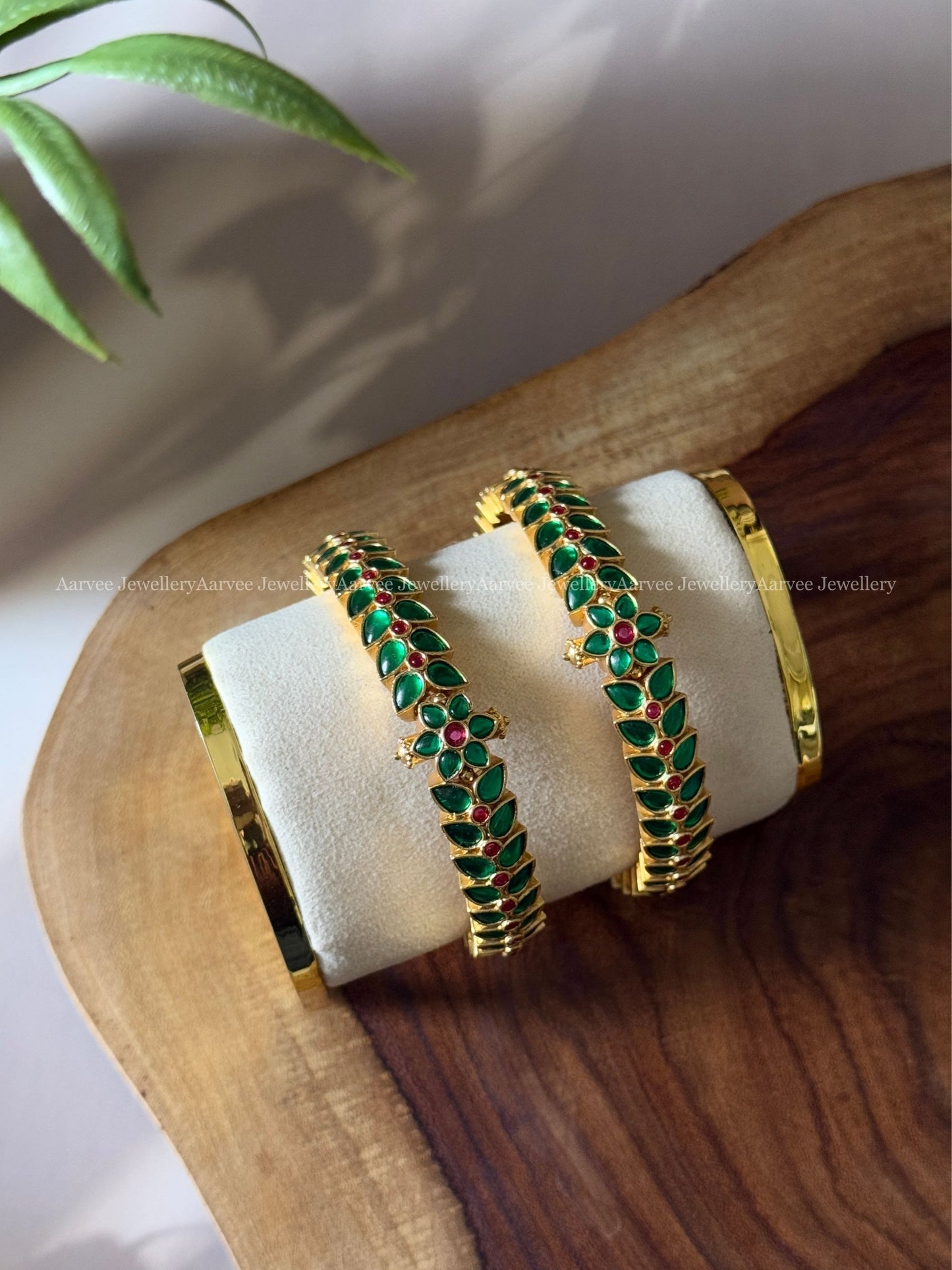 GREEN KEMP STONE FLORAL & LEAF DESIGN KADA BANGLES