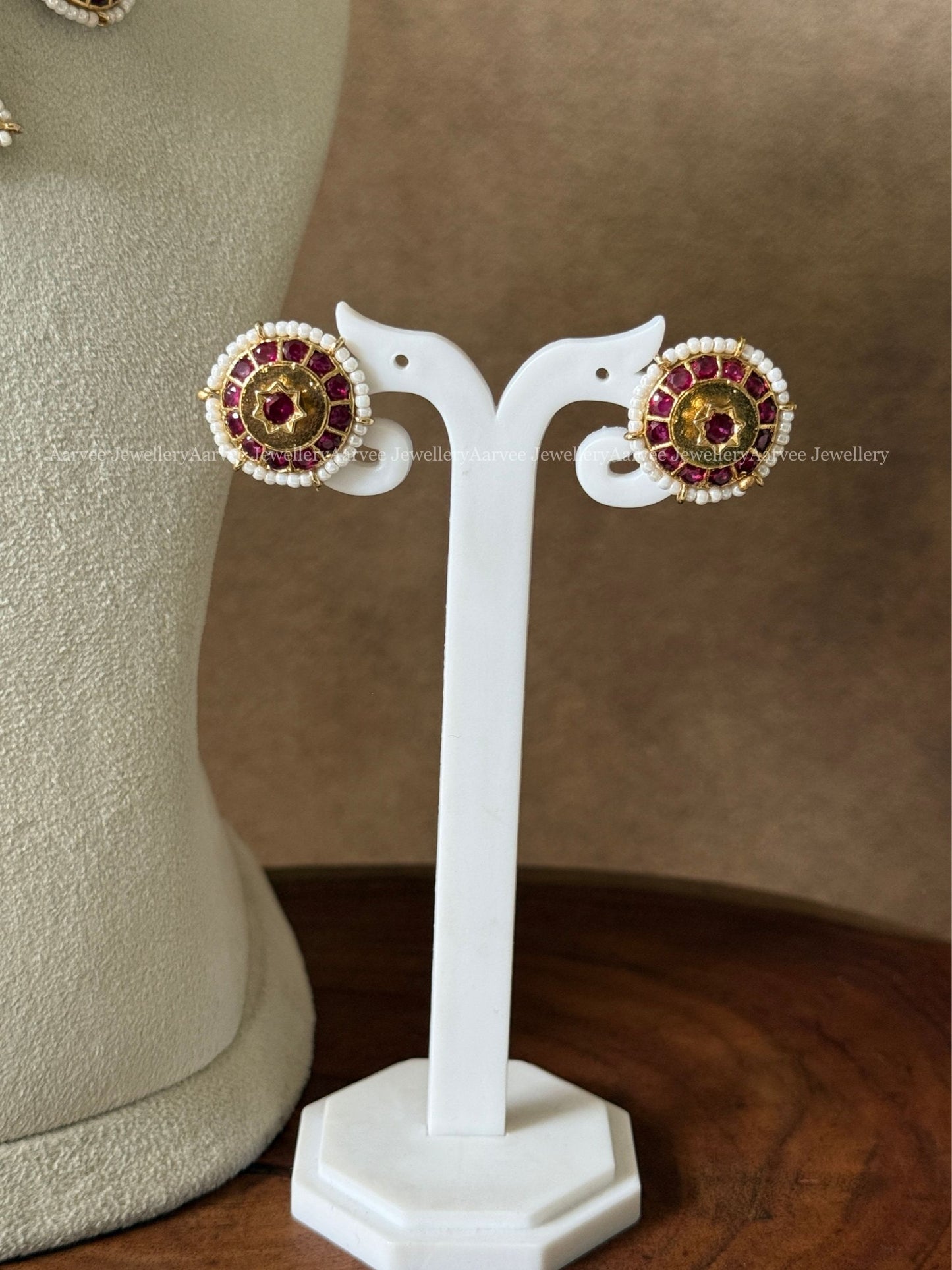 GOLD BEAD NECKLACE SET WITH KEMP FLORAL AND FISH MOTIFS