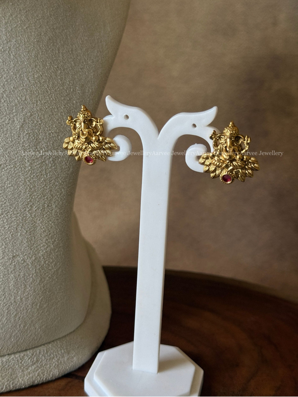 GOLD TONE HASLI NECKLACE SET WITH GANESHA PENDANT