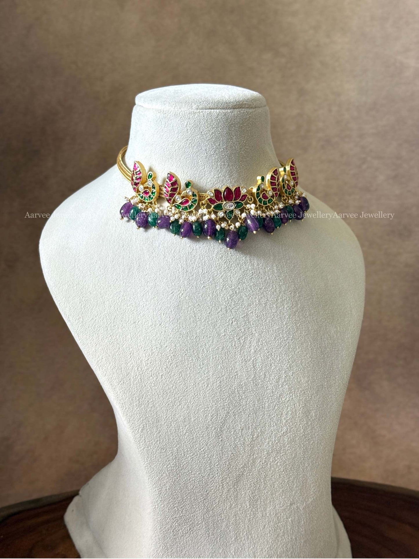 JADAU KUNDAN FIVE PENDANT ANNAM & LOTUS MOTIF NECKLACE WITH GREEN / PURPLE BEADS