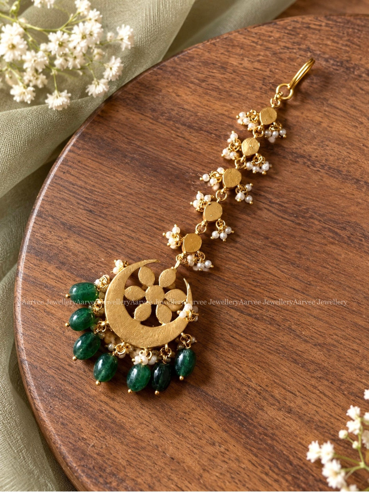 JADAU KUNDAN WHITE STONES CHAND TIKKA WITH GREEN BEADS