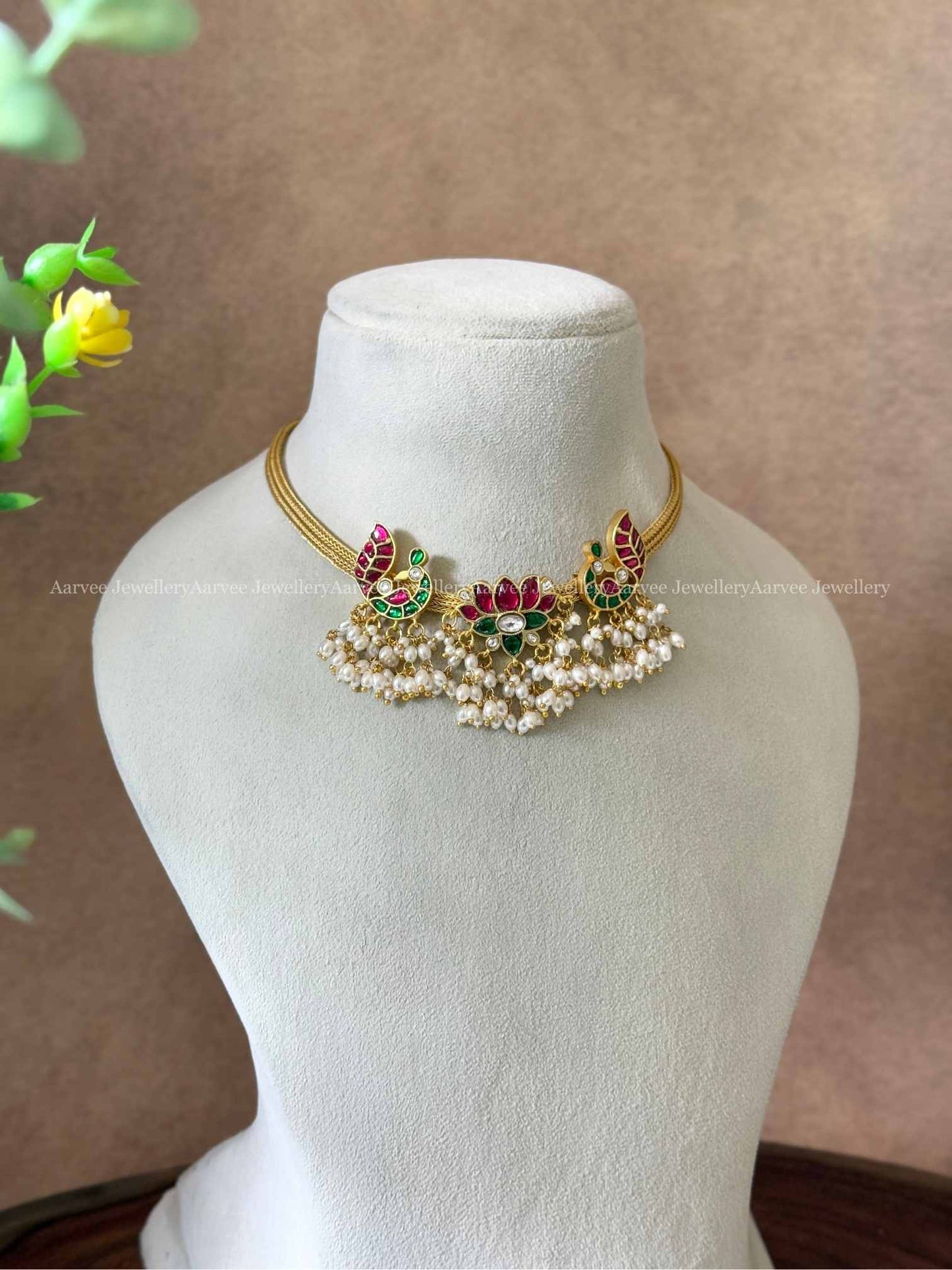 JADAU KUNDAN ANNAM & LOTUS MOTIF NECKLACE WITH PEARLS