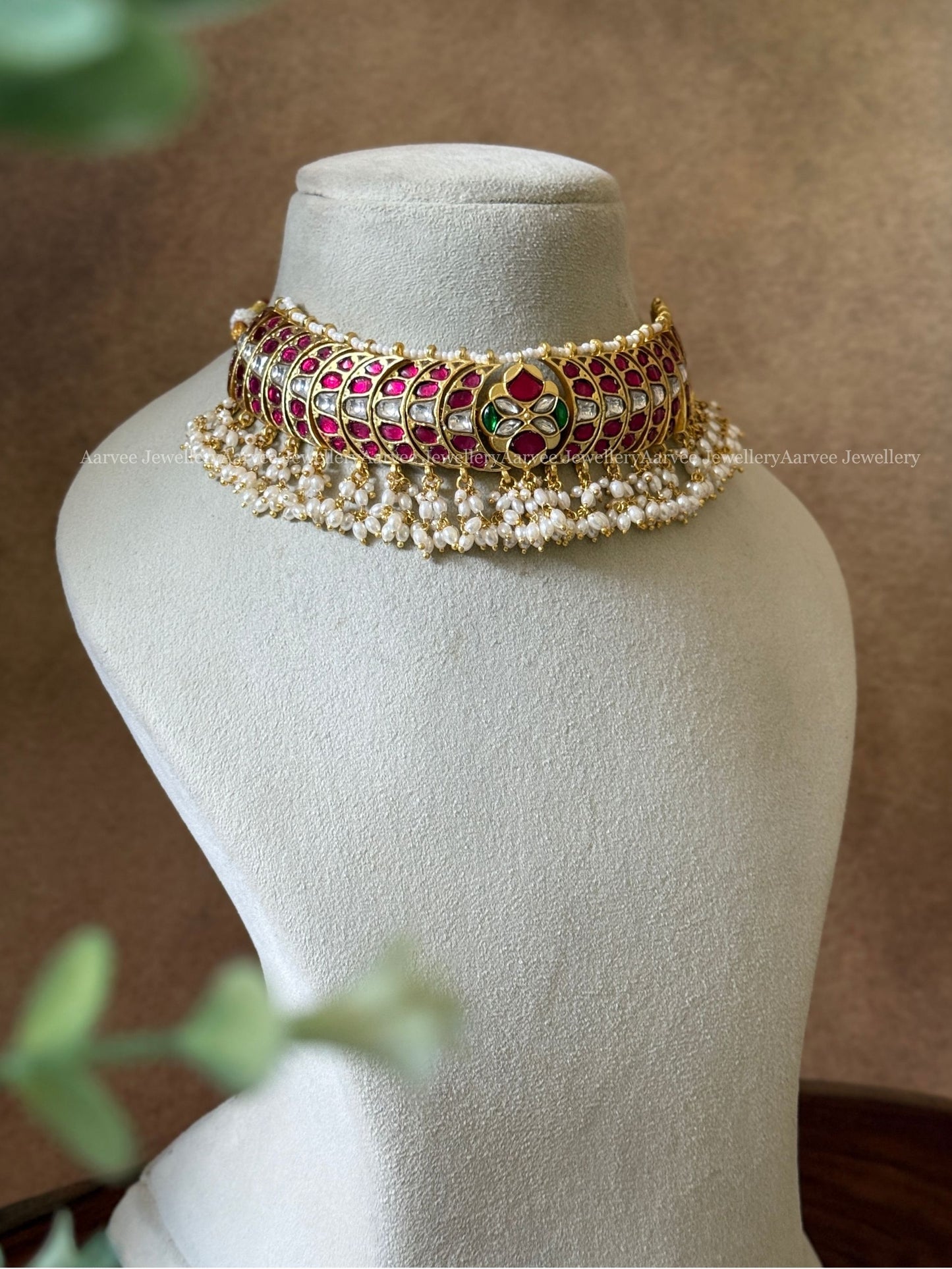 JADAU KUNDAN RUBY / GREEN STONES CRESCENT CHOKER WITH BOTTU MALA HARAM