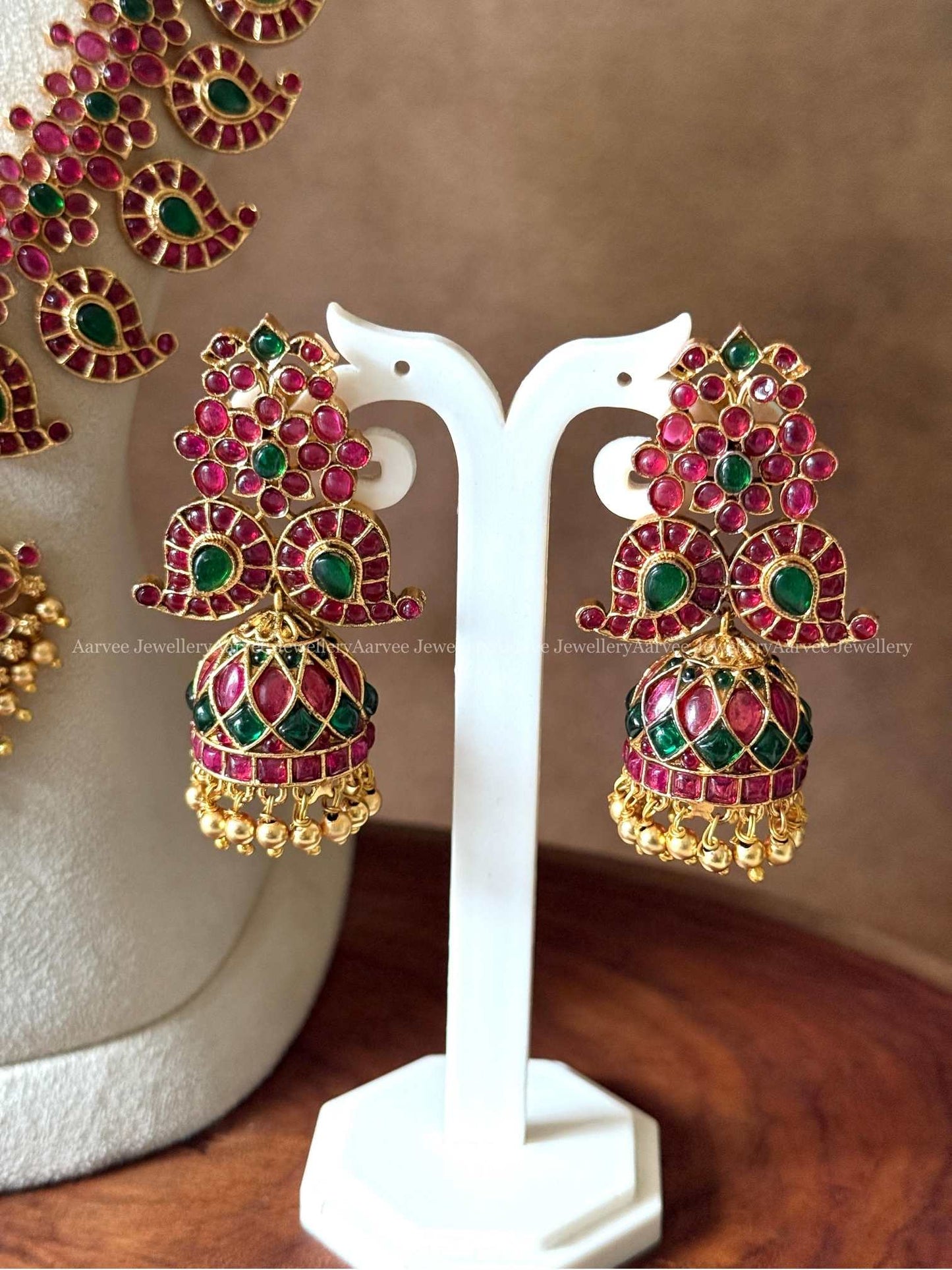 COMBO - KEMP MULTI PENDANT CHOKER WITH A CLASSIC MANGO MOTIF HARAM SET WITH KEMP RUBY / GREEN STONES