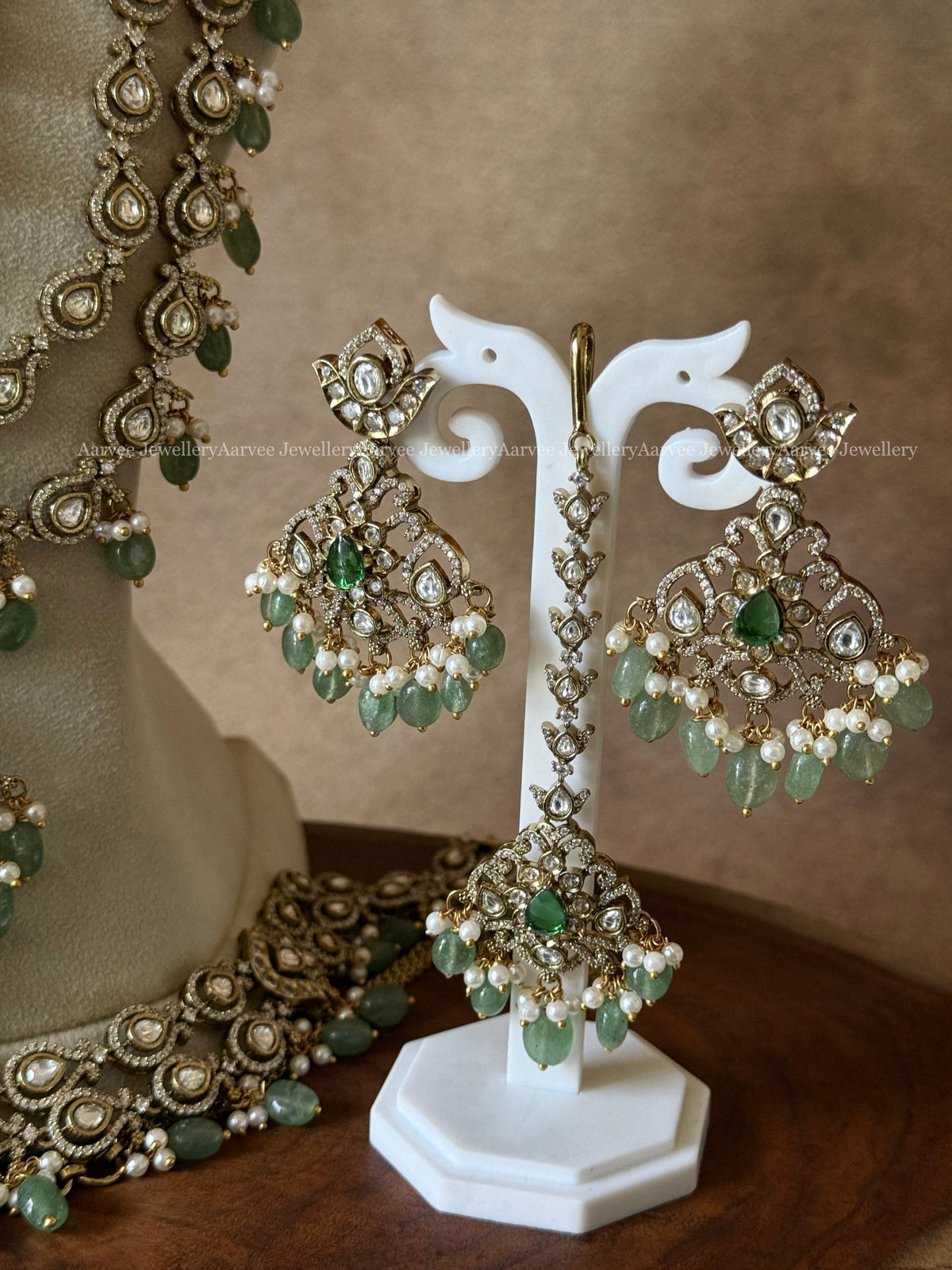 VICTORIAN BRIDAL JEWELLERY SET WITH WHITE STONES AND PASTEL BEADS