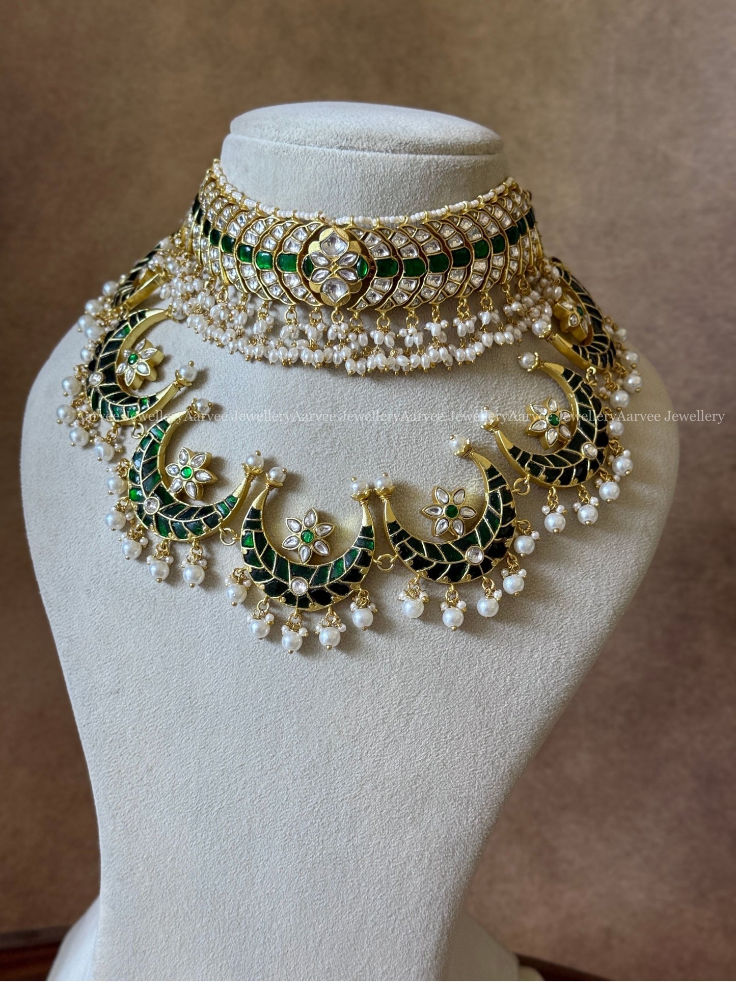JADAU KUNDAN WHITE / GREEN STONE CHOKER WITH CHAND NECKLACE