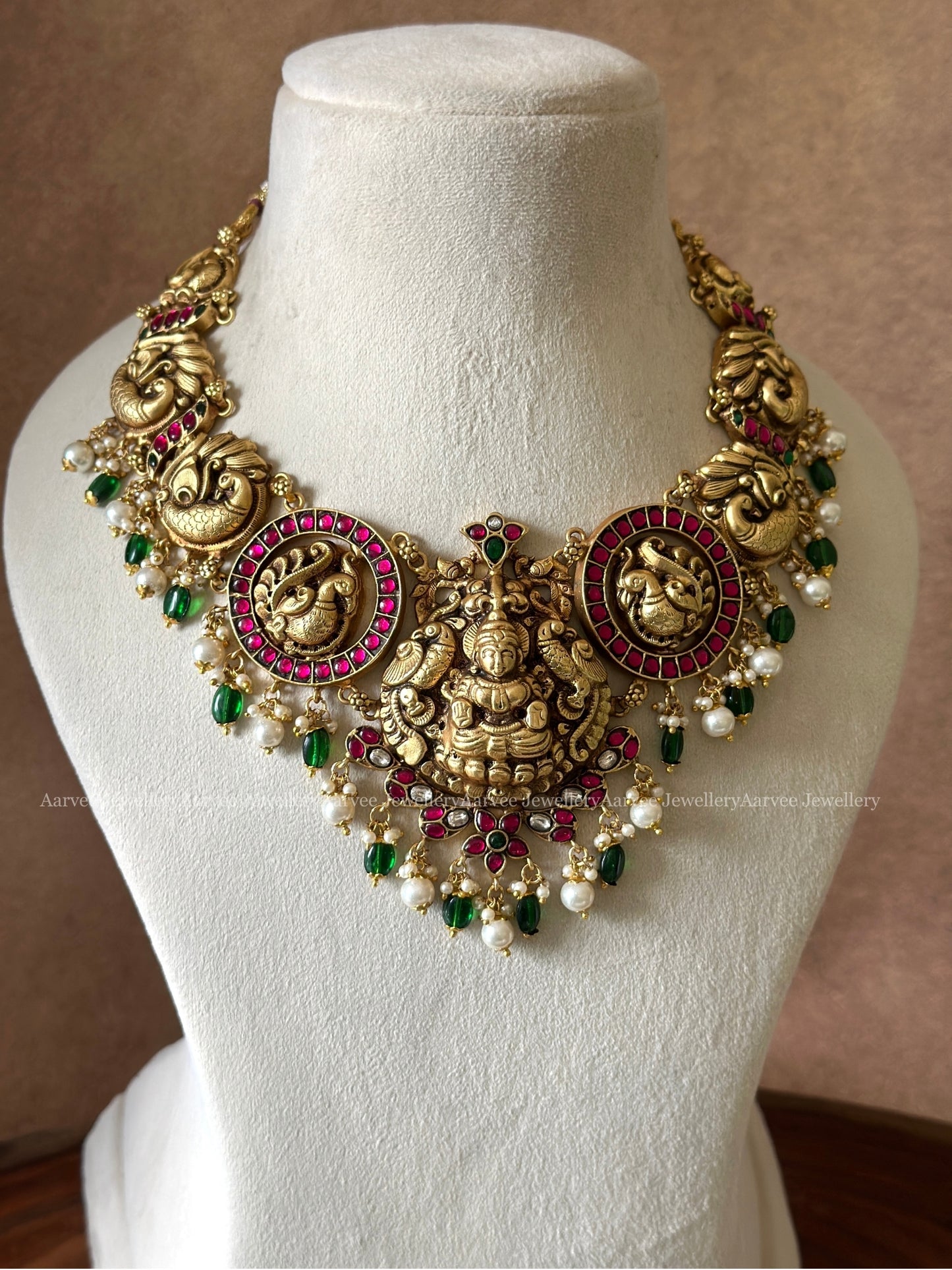 JADAU KUNDAN NAGAS NECKLACE WITH MIX OF PEARL AND GREEN BEADS