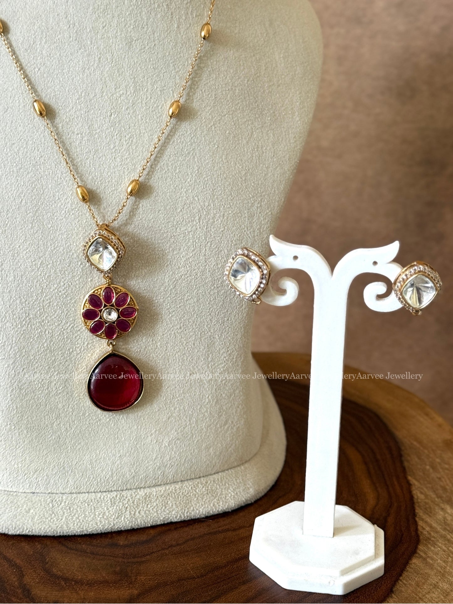 MID LENGTH GOLD CHAIN SET WITH RED STONE PENDANT
