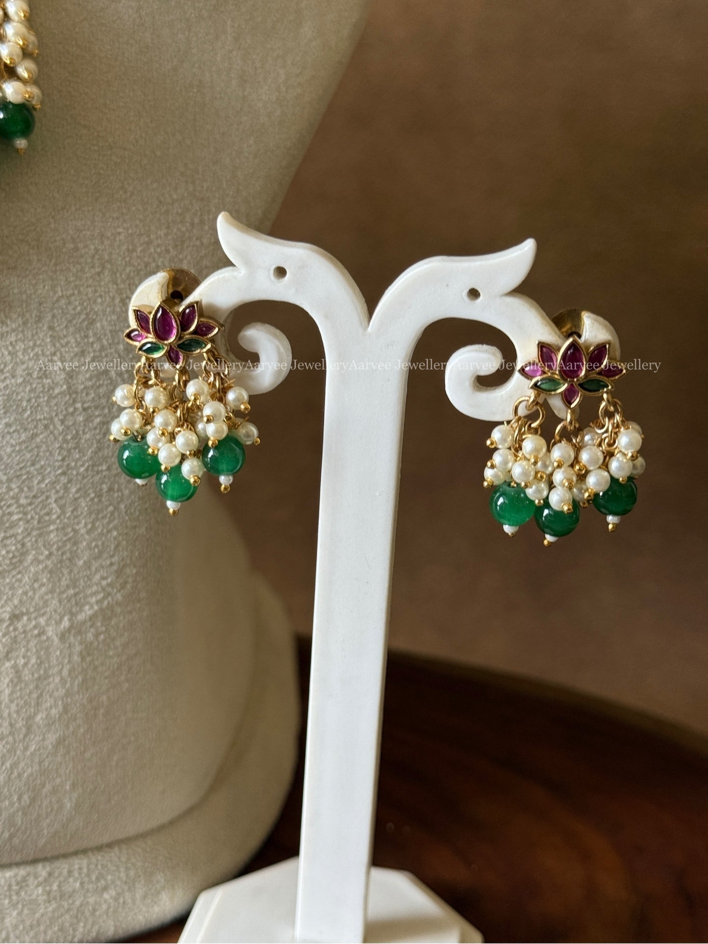 LOTUS NECKLACE SET WITH KEMP STONES AND LAYERED PEARL BEADS