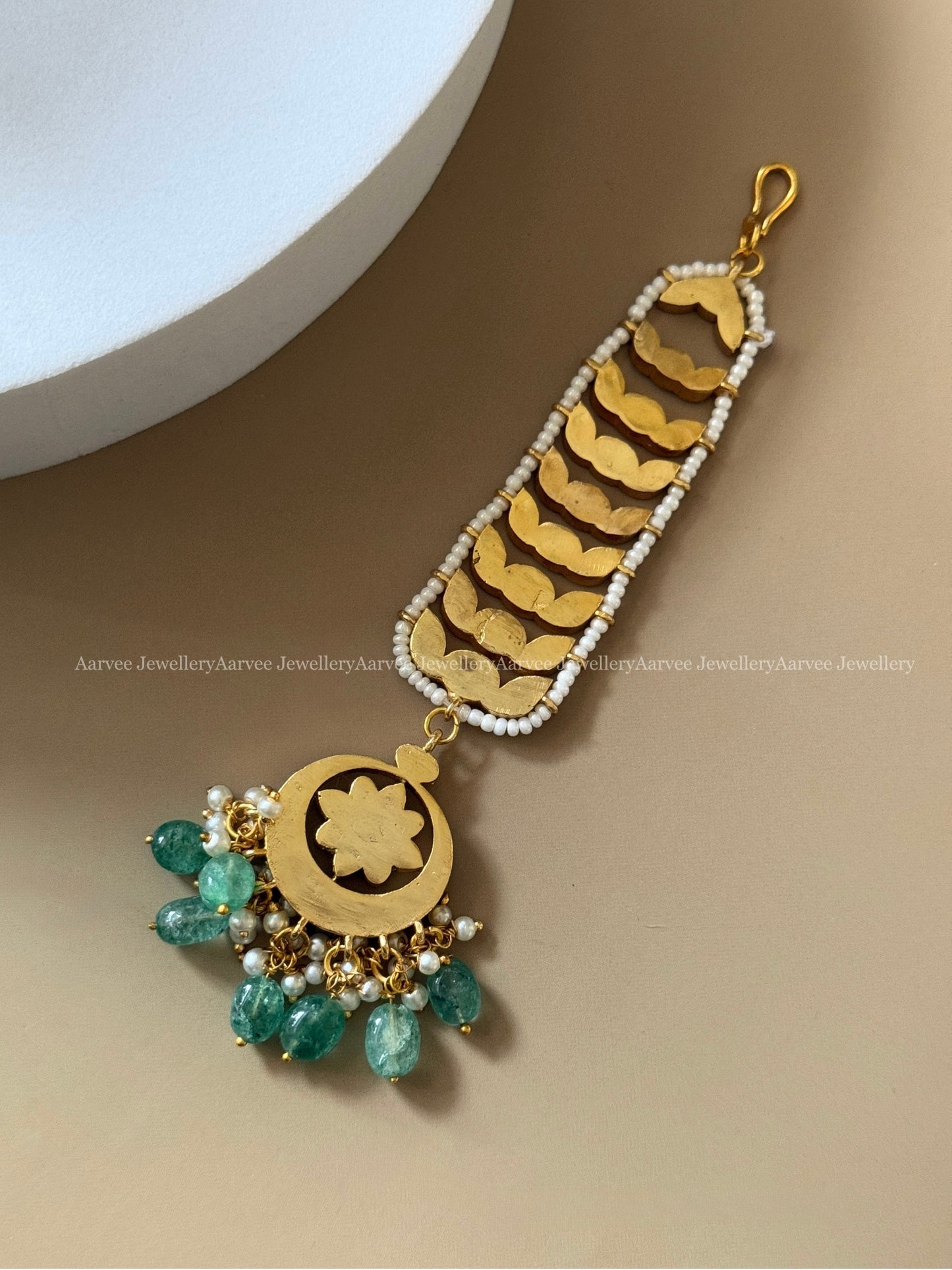 JADAU KUNDAN MANGTIKKA WITH WHITE STONES & PASTEL BEADS