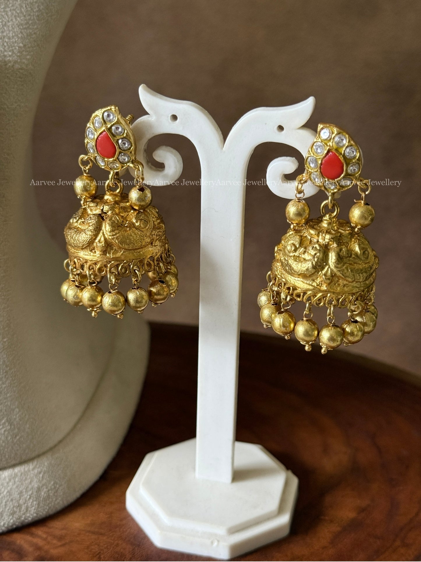 JADAU KUNDAN WHITE / CORAL STONE MANGO MOTIF NECKLACE SET WITH GOLD BEADS