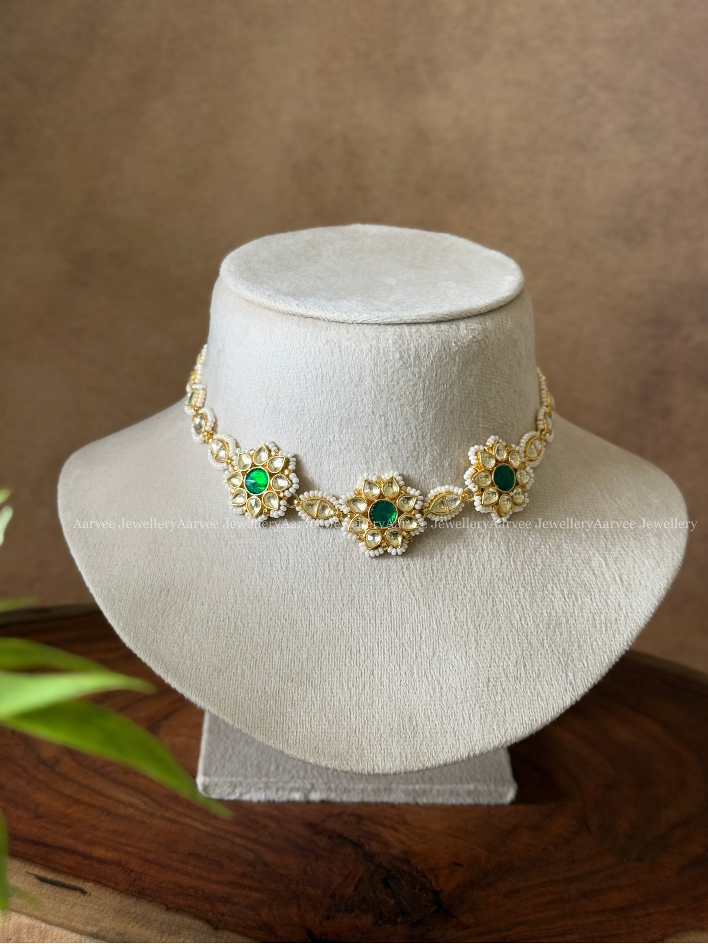 A MINIMAL POLKI KUNDAN FLORAL CHOKER