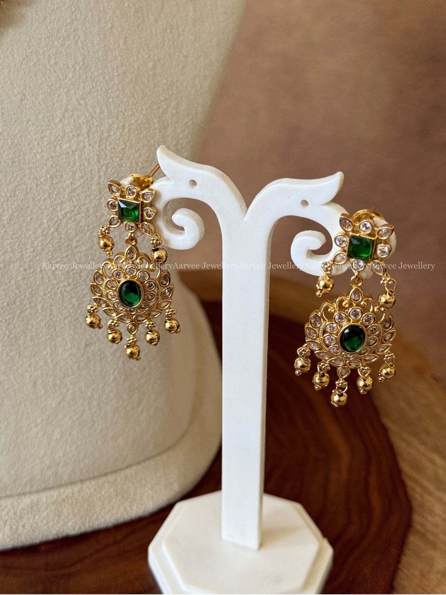 CZ GREEN STONE NECKLACE SET WITH GOLD BEADS