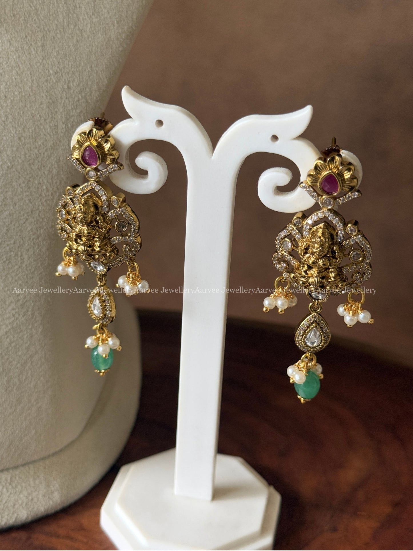 VICTORIAN LAKSHMI PENDANT NECKLACE SET WITH PASTEL BEADS