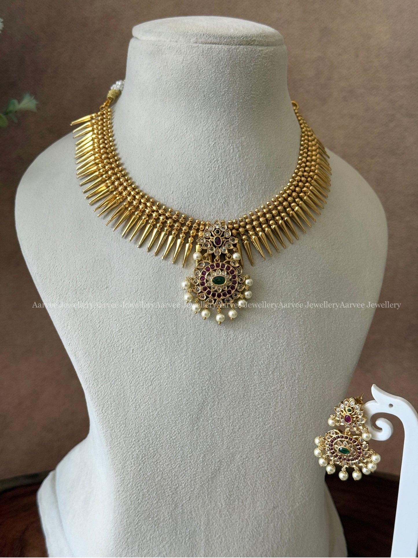 GOLD TONE MULLAMOTTU NECKLACE SET WITH CZ FLORAL PENDANT