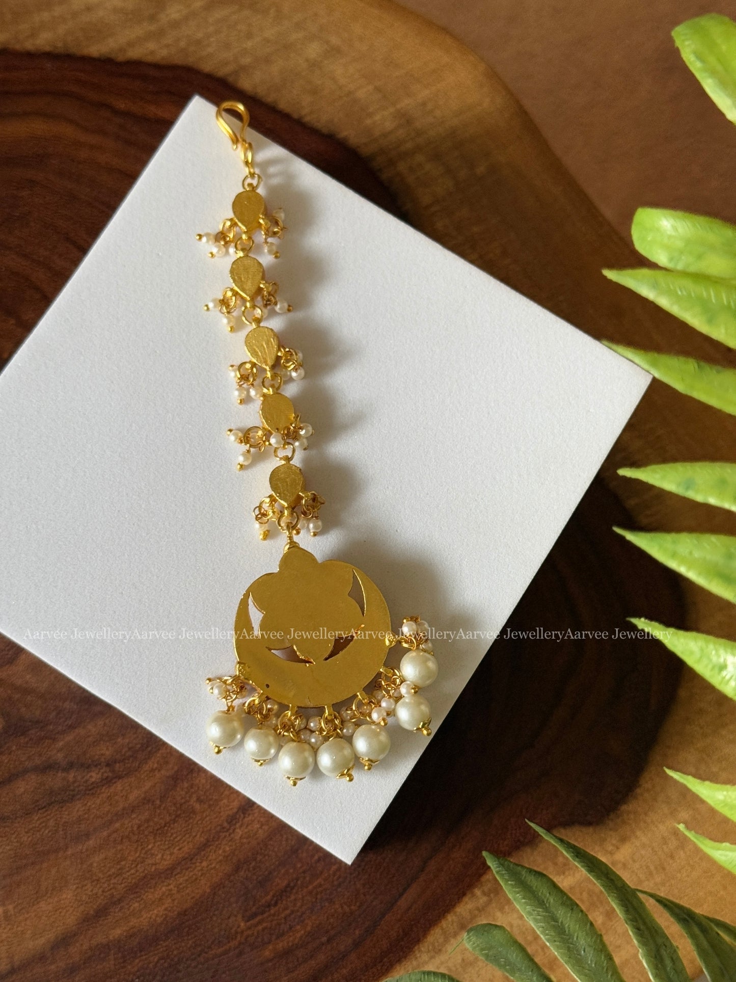 JADAU KUNDAN HALF MOON DESIGN TIKKA WITH RUBY STONES AND PEARLS