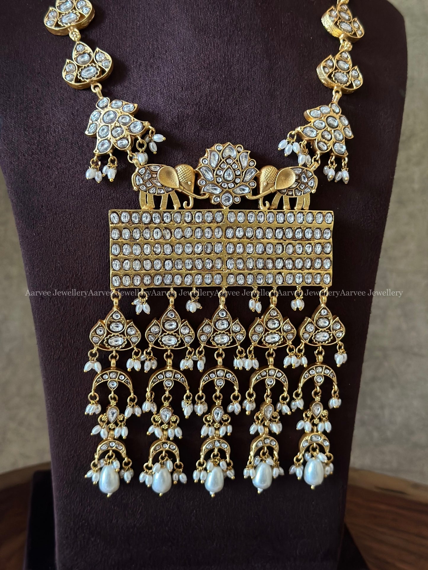 JADAU KUNDAN ELEPHANT & LOTUS MOTIF NECKLACE SET WITH WHITE STONES & PEARLS