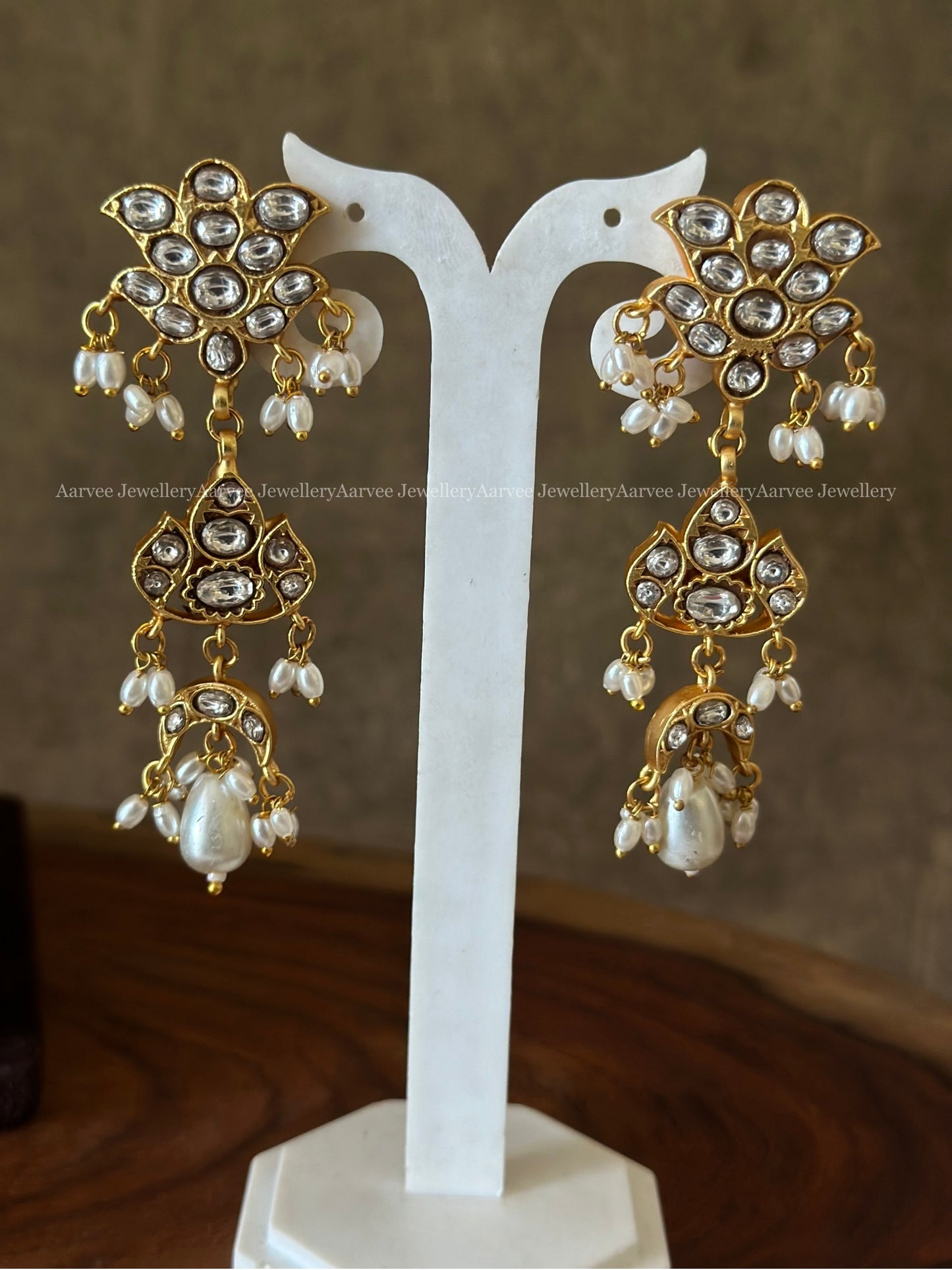 JADAU KUNDAN ELEPHANT & LOTUS MOTIF NECKLACE SET WITH WHITE STONES & PEARLS