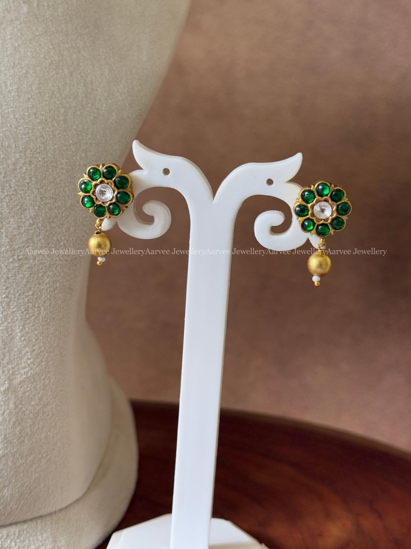 JADAU KUNDAN MINIMAL HIGHNECK CHOKER SET WITH FLORAL & PARROT MOTIF