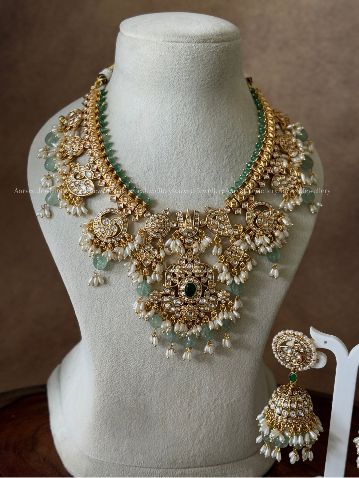 NITA GUTTA PUSALU NECKLACE SET WITH WHITE STONE & PASTEL BEADS