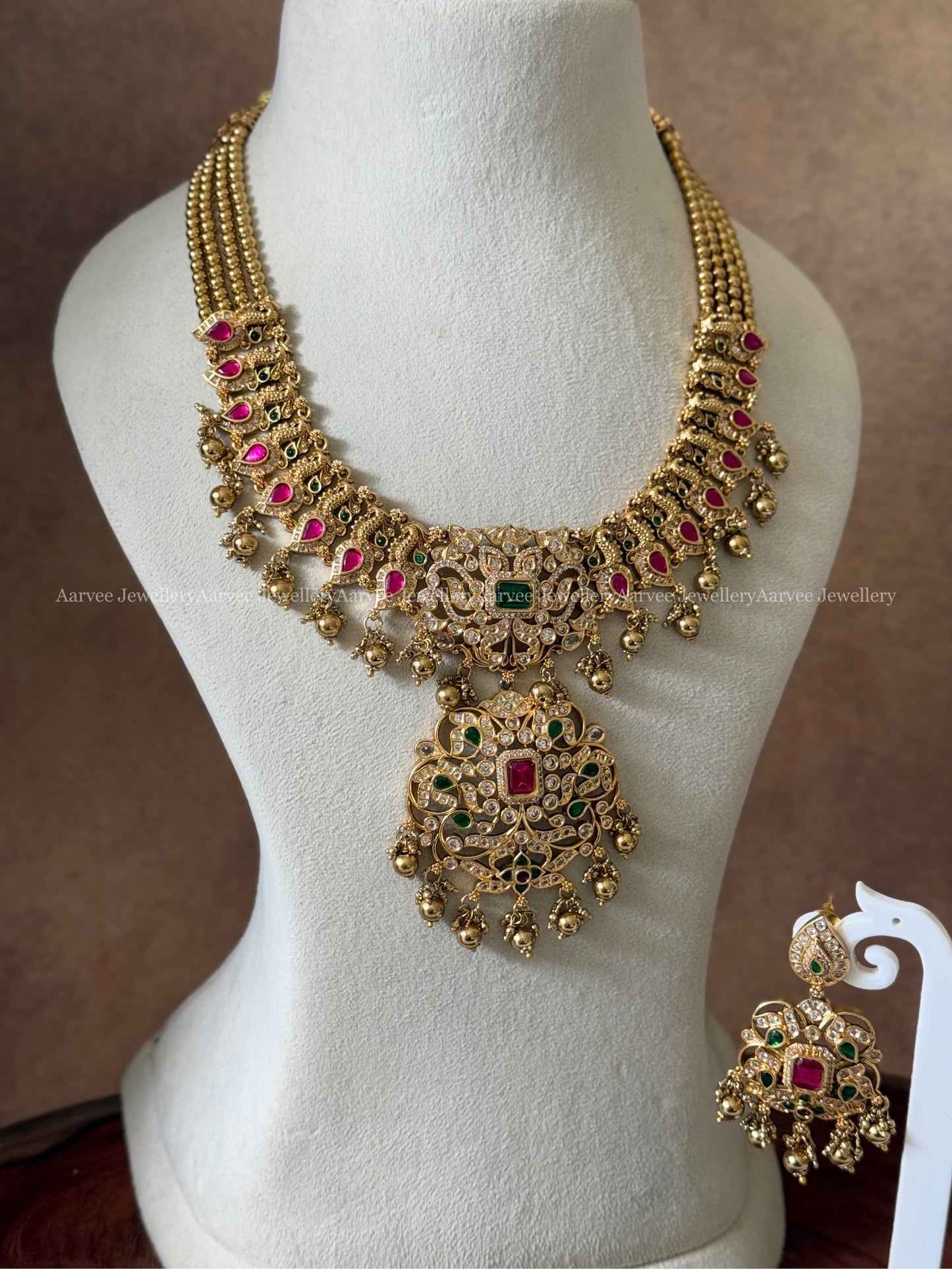 GOLD BEADED GOLD FINISH PINK / GREEN STONE NECKLACE SET WITH GOLD BEADS