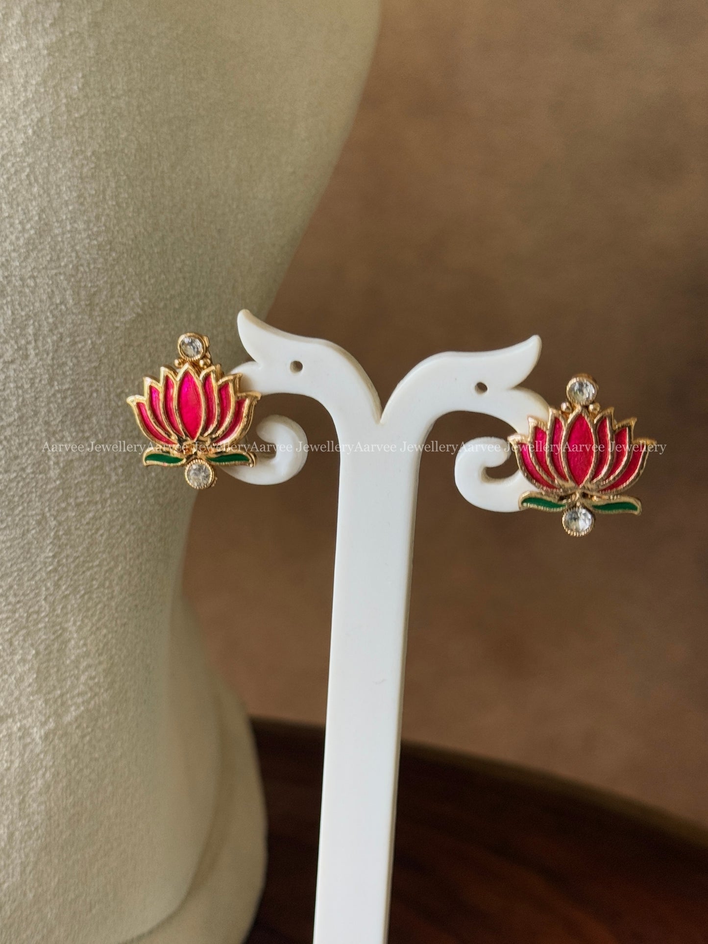 PREMIUM GOLD CHAIN LOTUS NECKLACE SET IN PINK COLOR