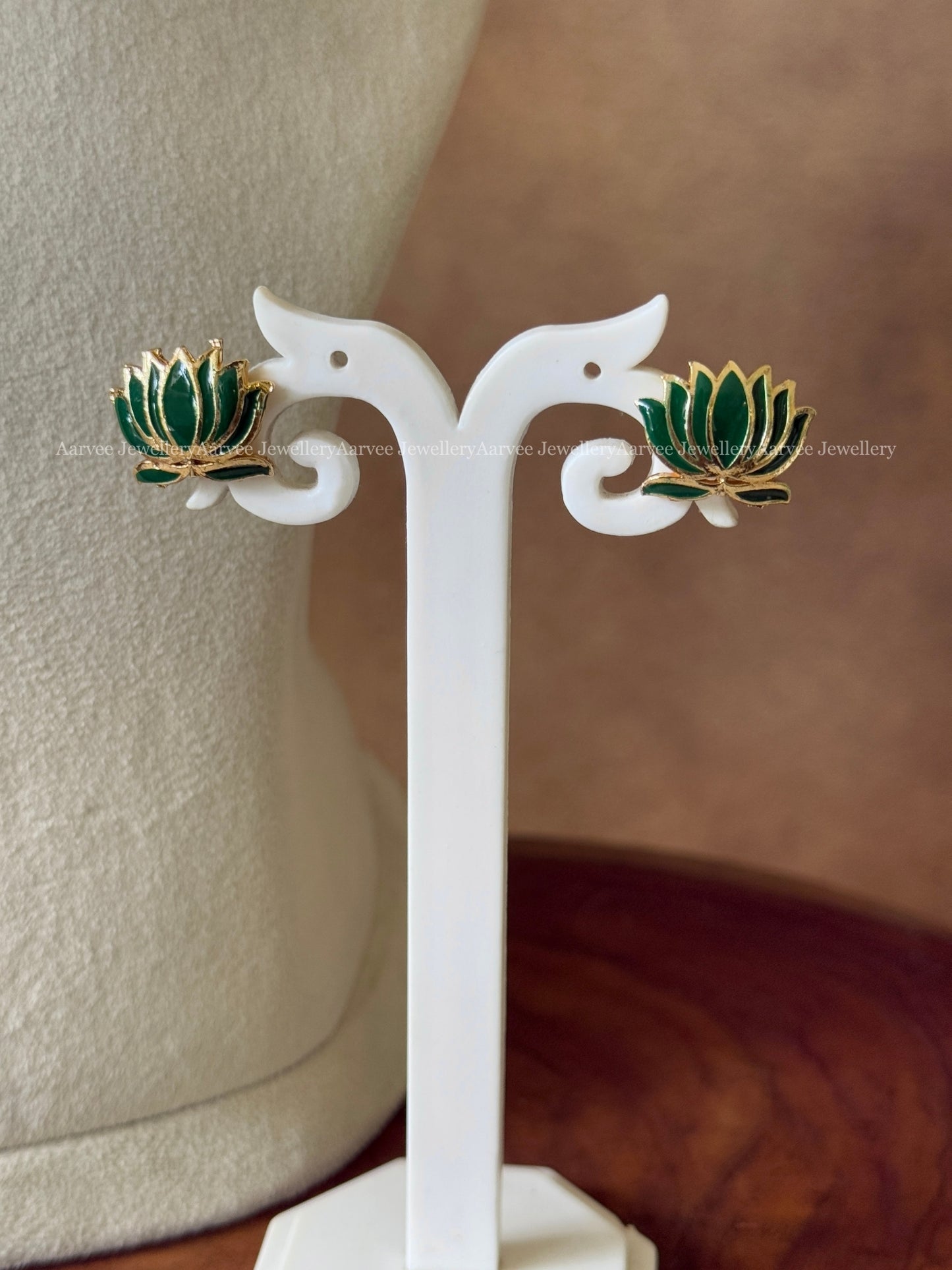 DELICATE GREEN LOTUS NECKLACE SET