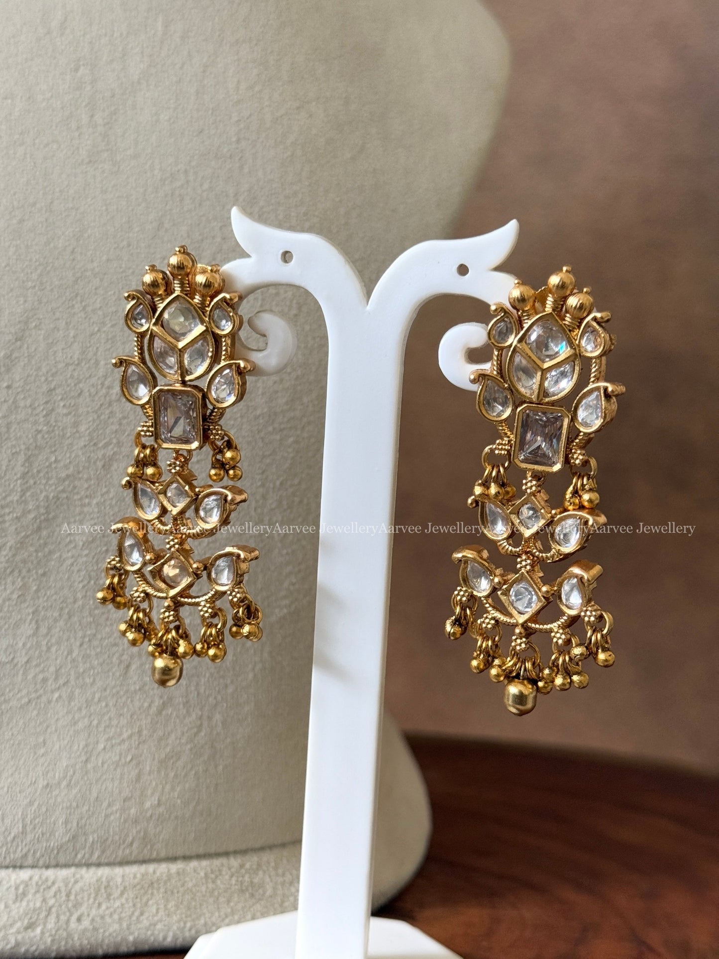 KUNDAN WHITE STONE FLORAL HIGH NECK CHOKER SET WITH GLOD BEADS
