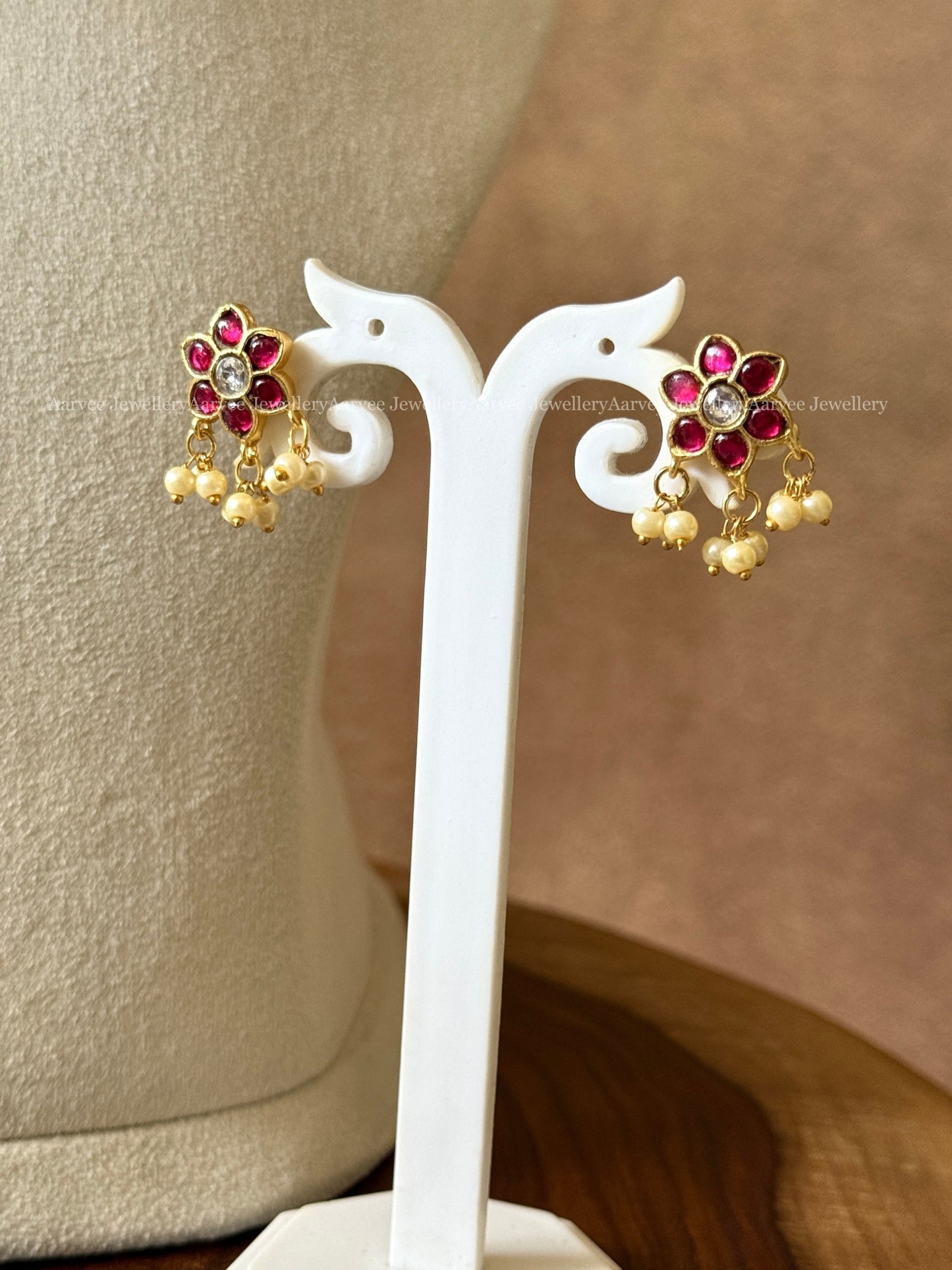 JADAU KUNDAN PEARL LINE NECKLACE SET WITH RUBY STONES ROUND PENDANT