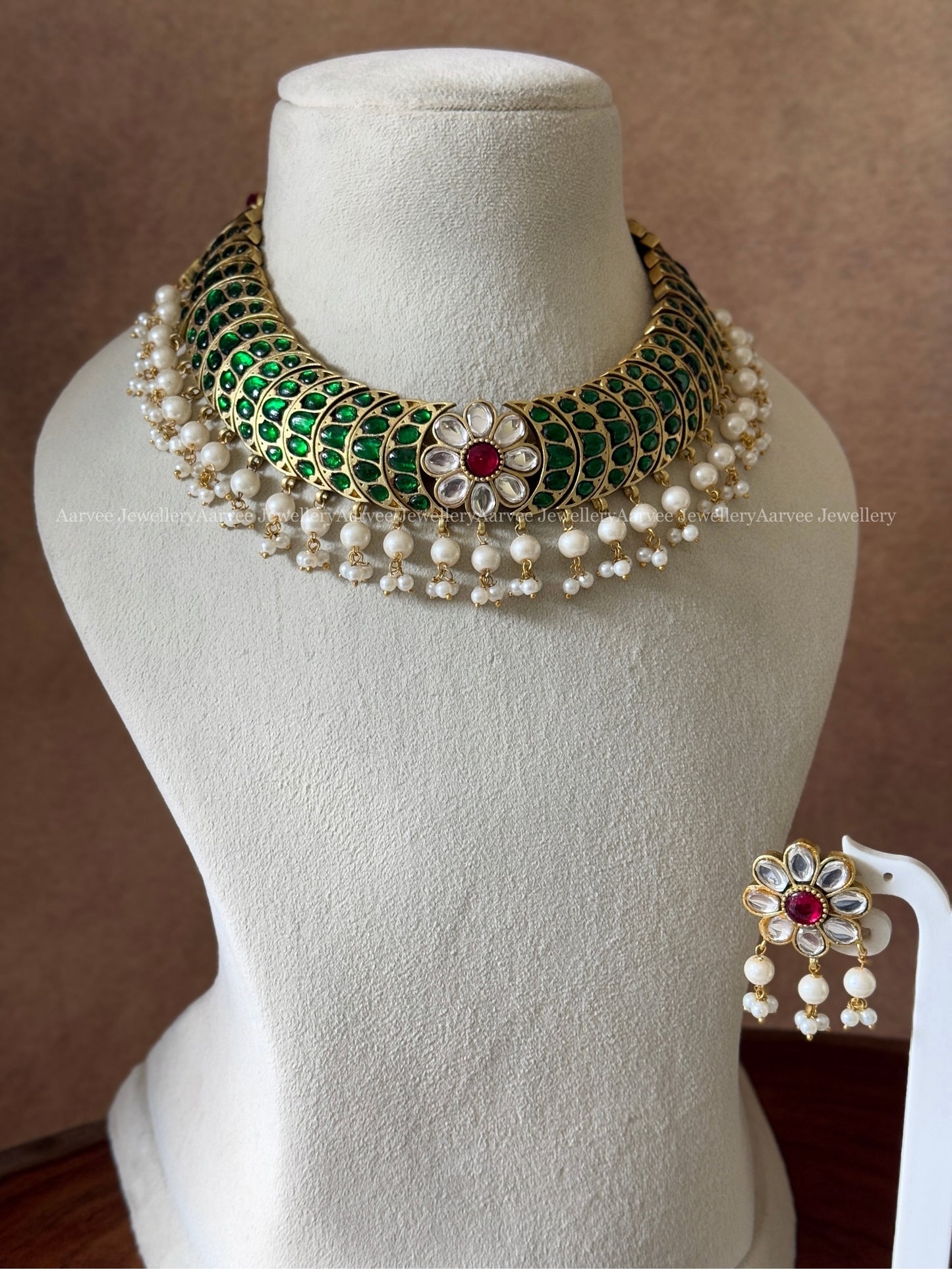 JADAU KUNDAN GREEN STONE OFF MOON & FLORAL DESIGN NECKLACE SET WITH PEARL BEADS