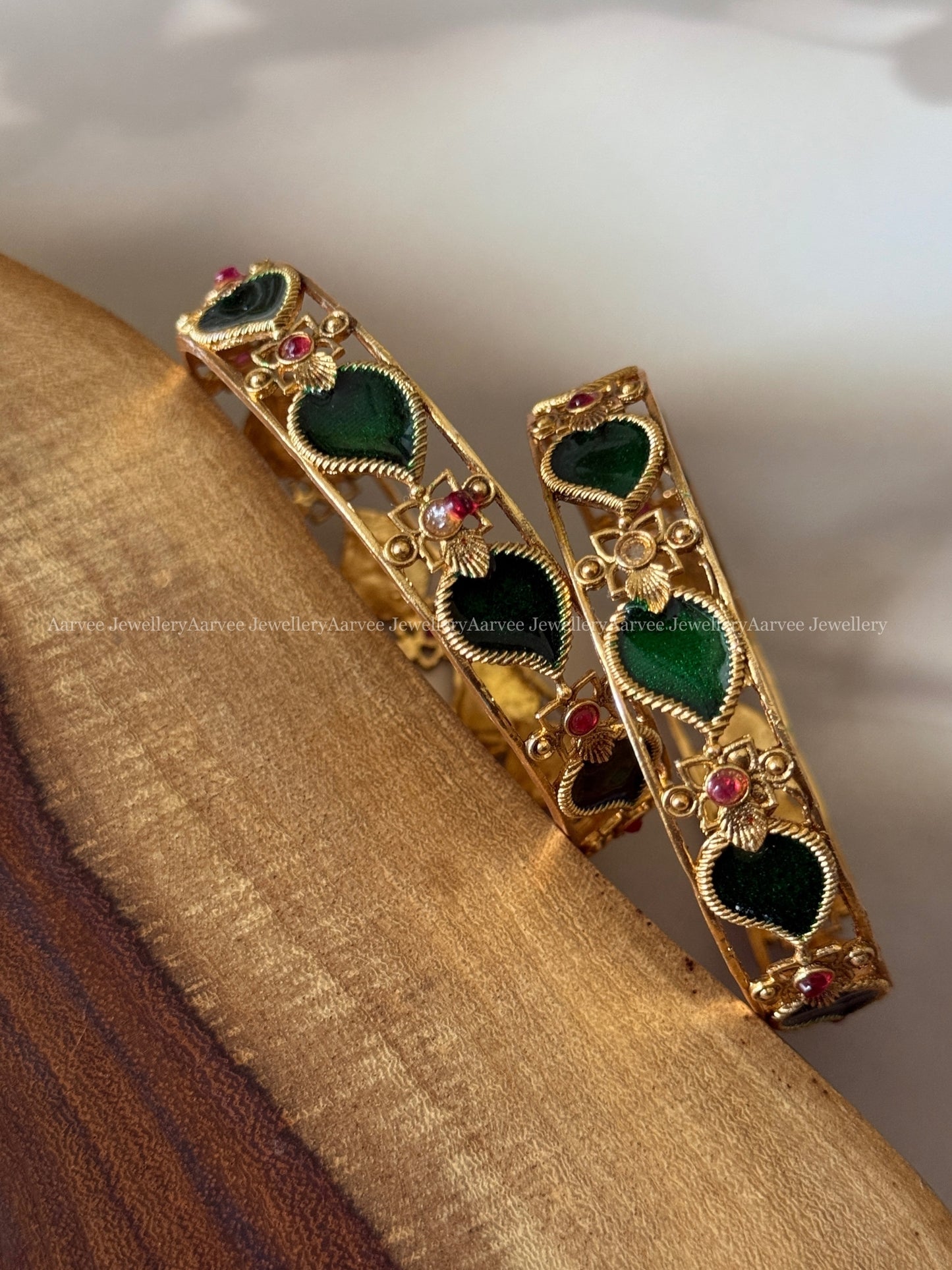 KERALA STYLE PALAKKA GREEN COLOR MANGO MOTIF BANGLES