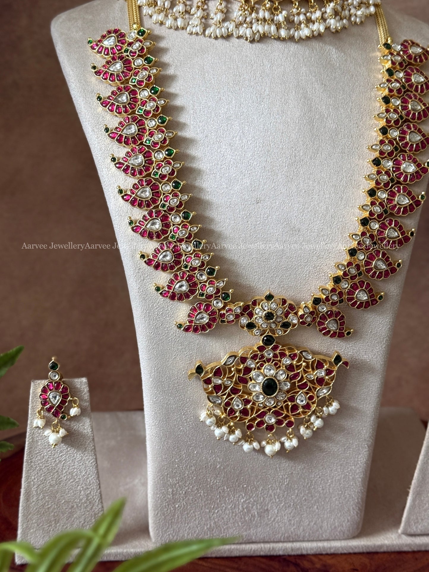 JADAU KUNDAN SEMI BRIDAL JEWELLERY SET RUBY STONE - CRESCENT CHOKER WITH MID LENGTH MANGO MOTIF HARAM SET WITH PEARL BEADS