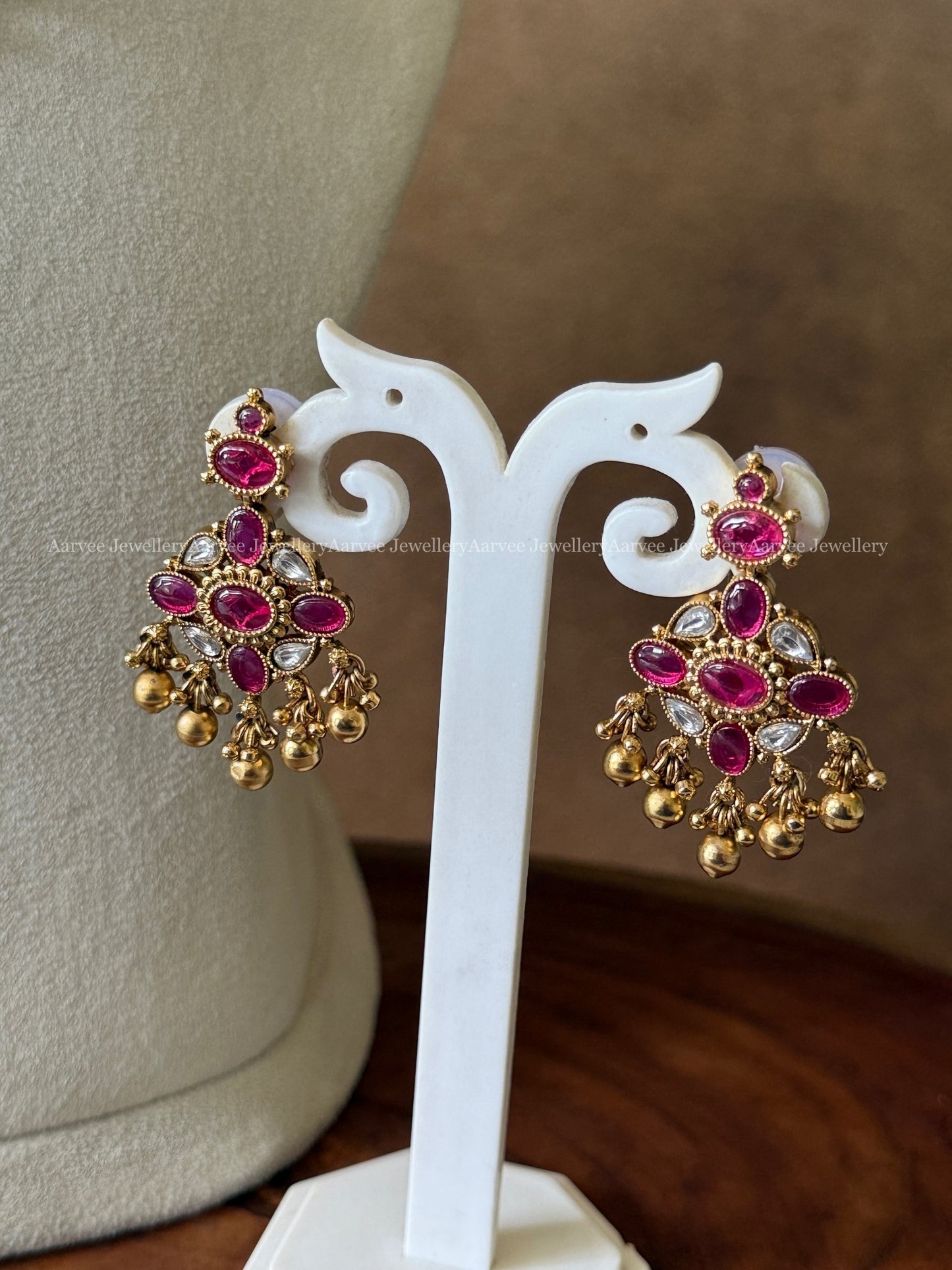 ANTIQUE GOLD RUBY / WHITE KEMP STONES ATTIGAI SET WITH GOLD BEADS