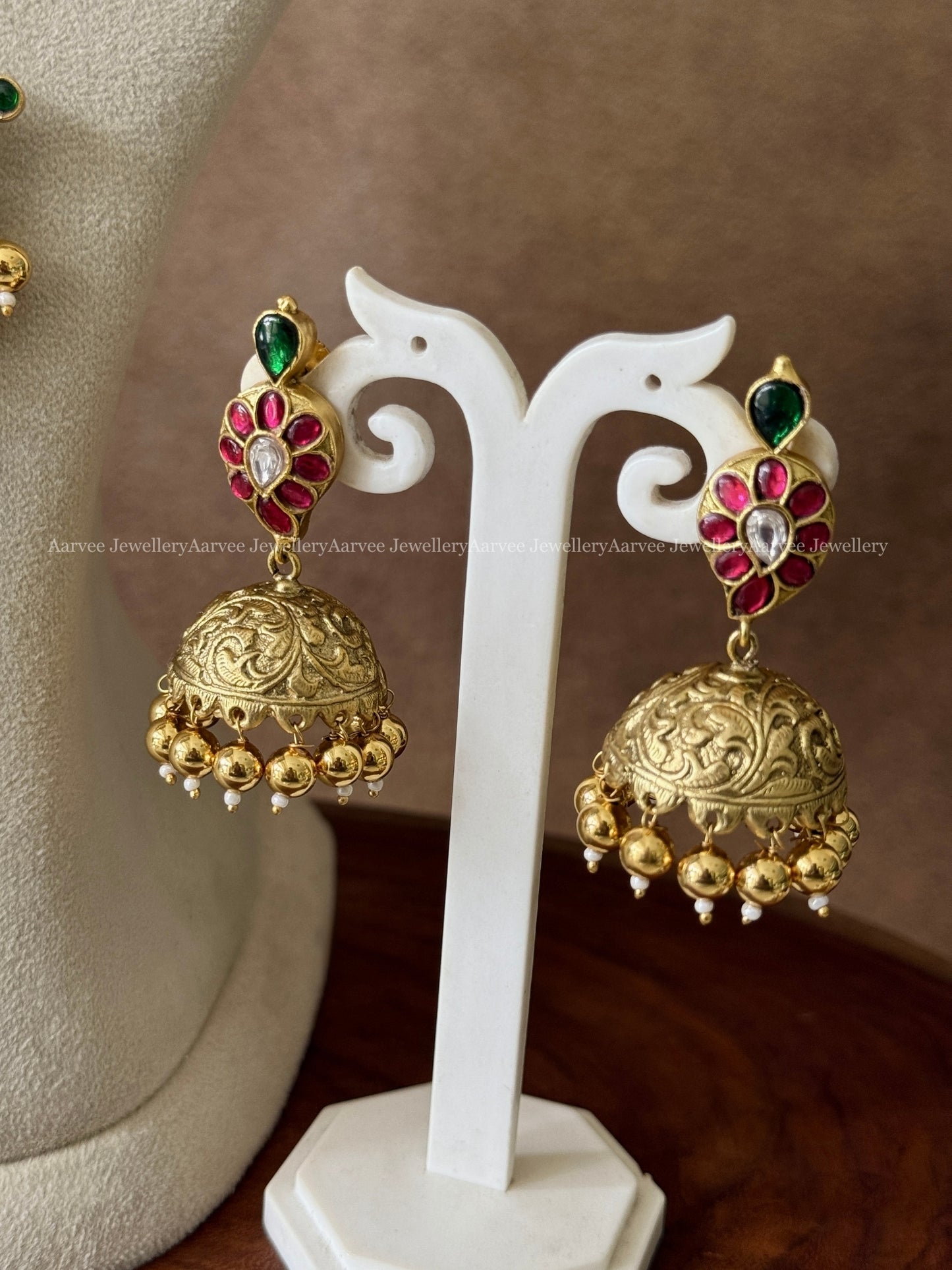 JADAU KUNDAN MANGO MOTIF FLORAL MIDLENGTH HARAM WITH GOLD BEADS