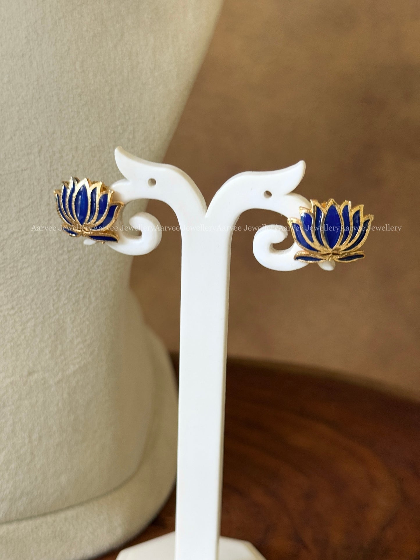 DELICATE BLUE LOTUS NECKLACE SET