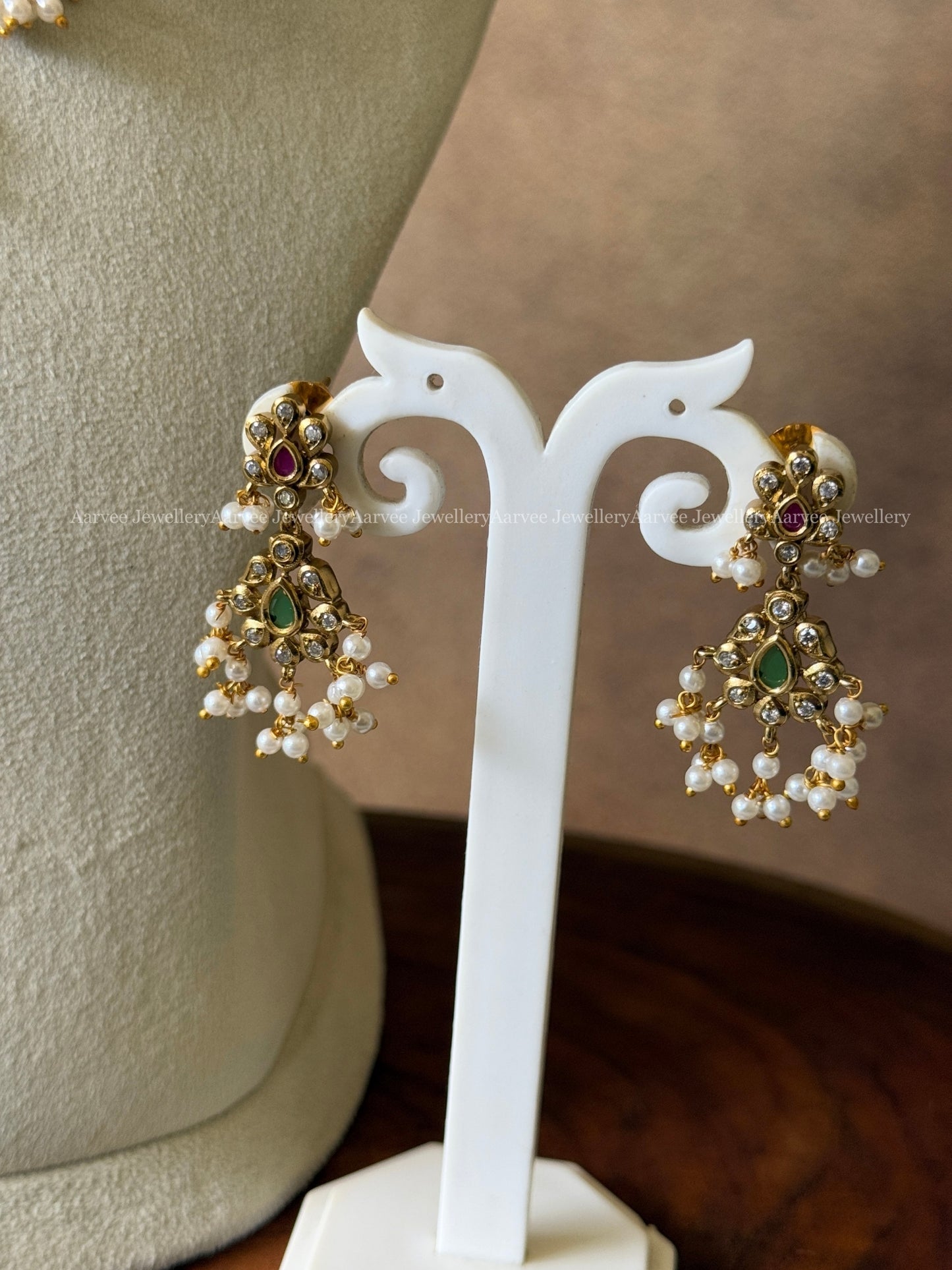 CLASSIC GOLD FINISH GUTTA PUSALU NECKLACE SET
