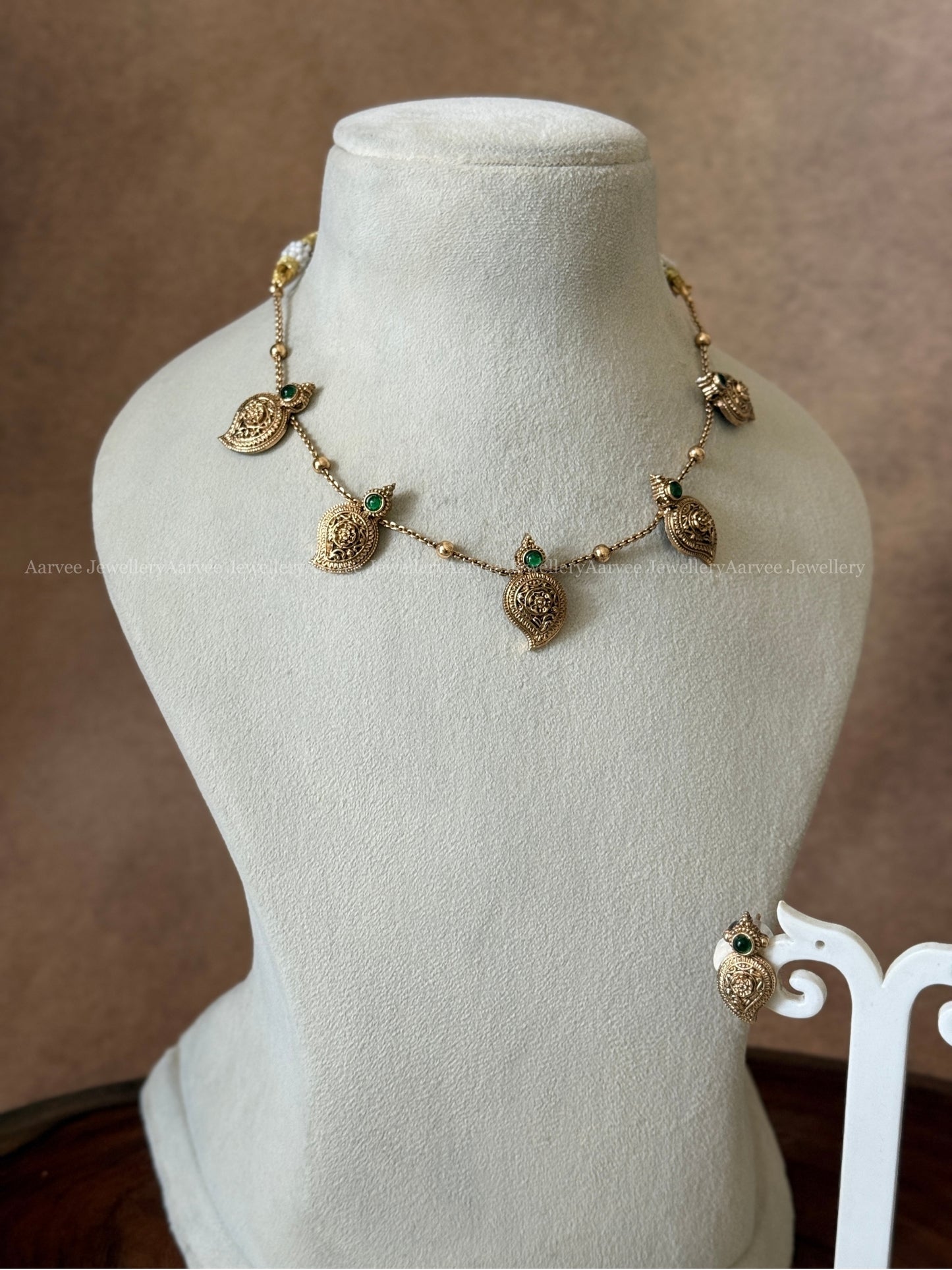 DELICATE GOLD CHAIN NECKLACE SET WITH GOLDEN MANGO MOTIF DESIGN - GREEN