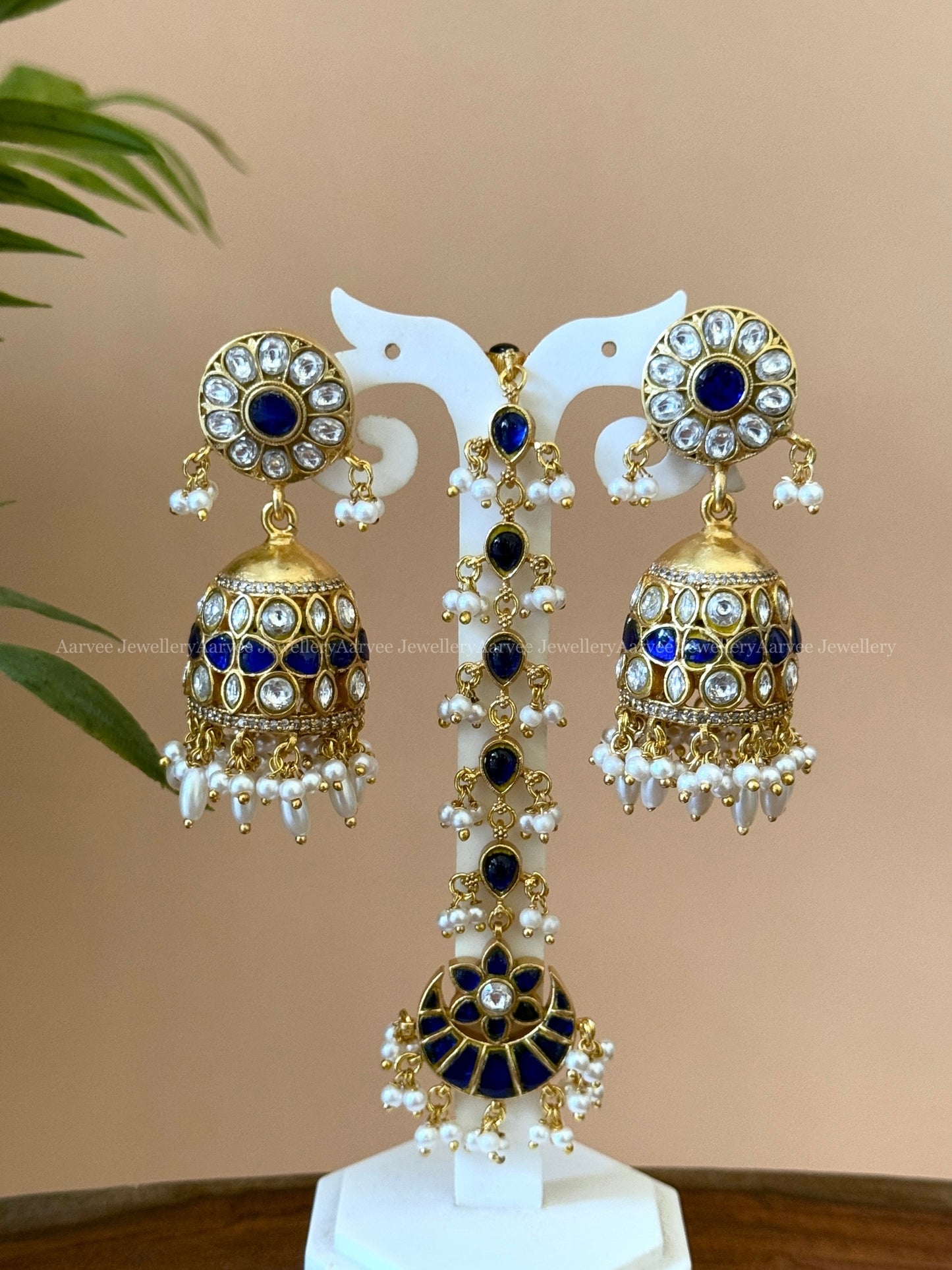 JADAU KUNDAN BRIDAL SET WITH BLUE STONES AND PEARLS