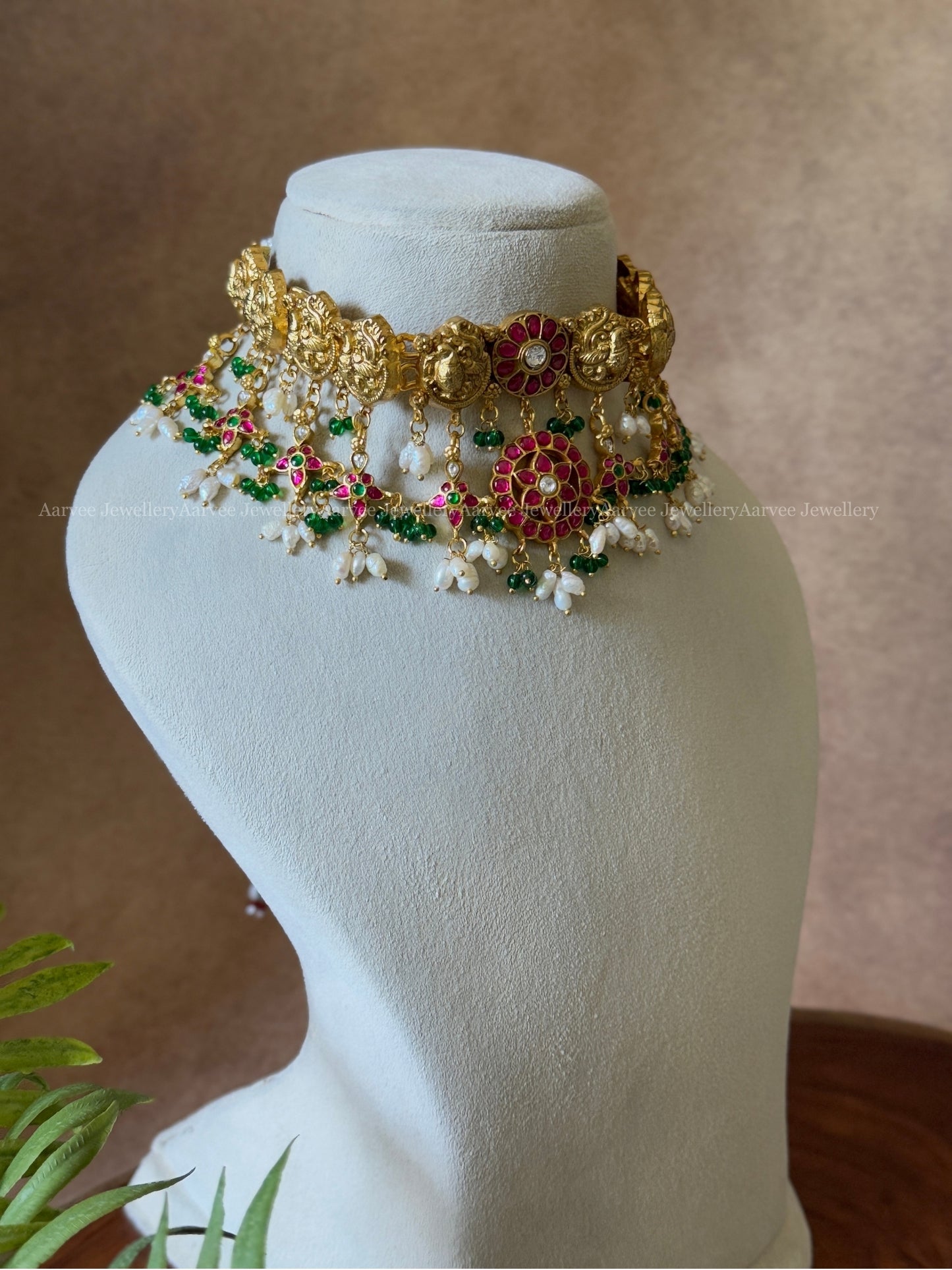 JADAU KUNDAN GOLD TONE ANNAM CHOKER WITH PINK FLORAL PENDANT RICE PEARLS & TINY GREEN BEADS